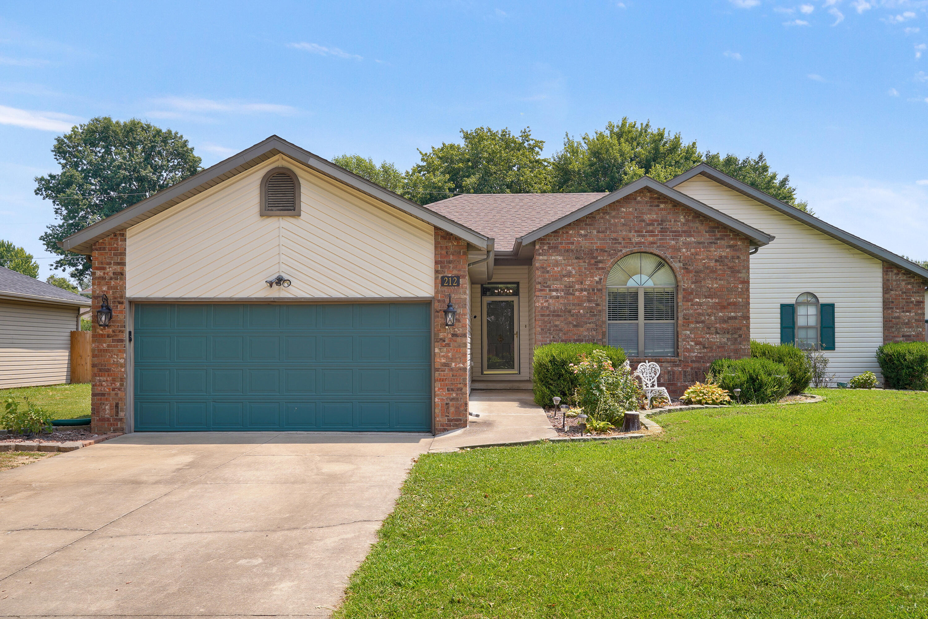 212 N Meadow Street, Nixa MO 65714