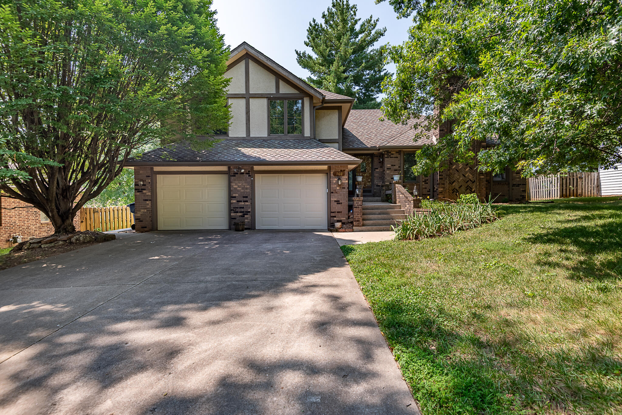760 W Sherwood Drive, Springfield MO 65810
