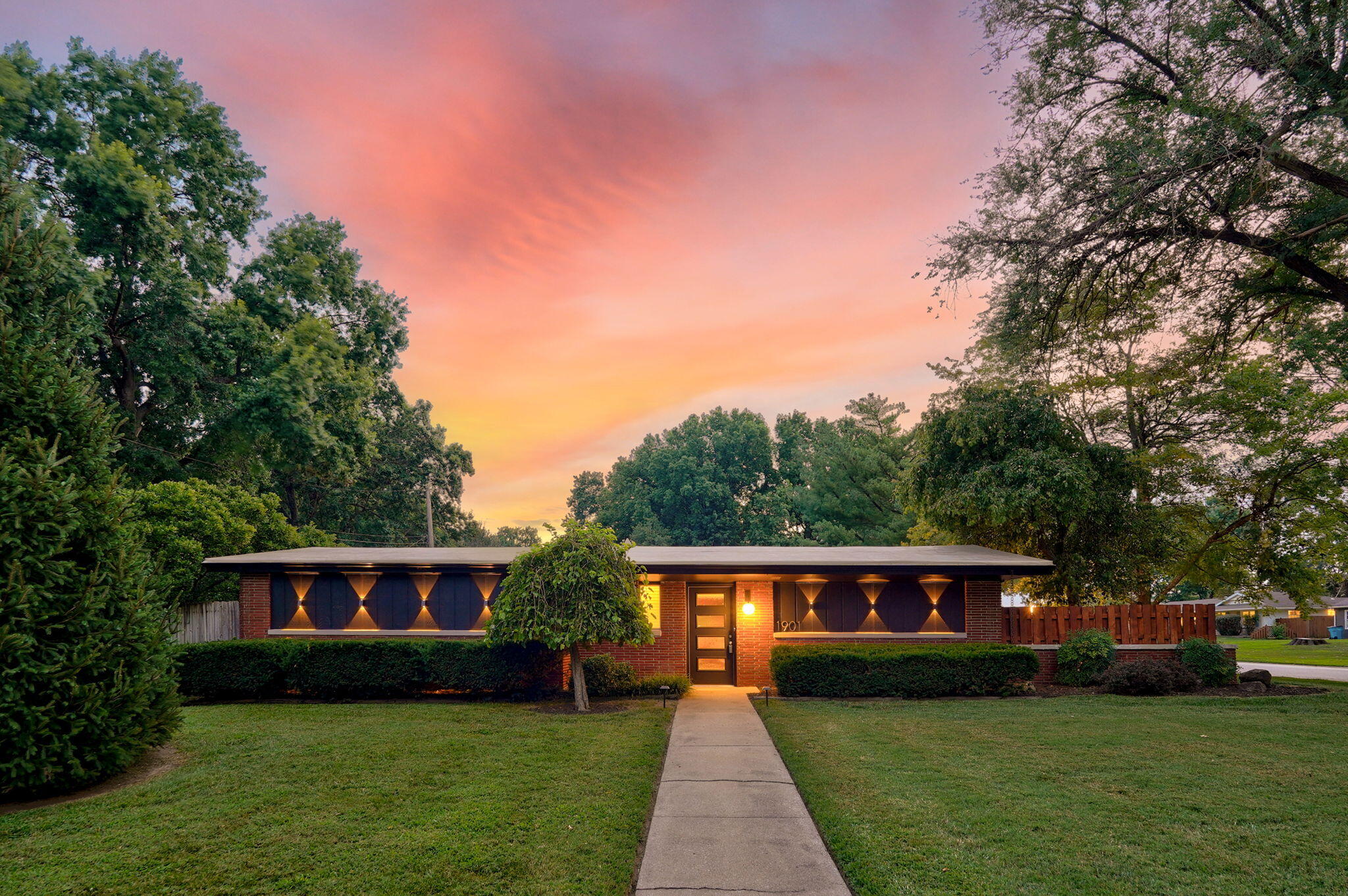 1901 S Cedarbrook Avenue, Springfield MO 65804