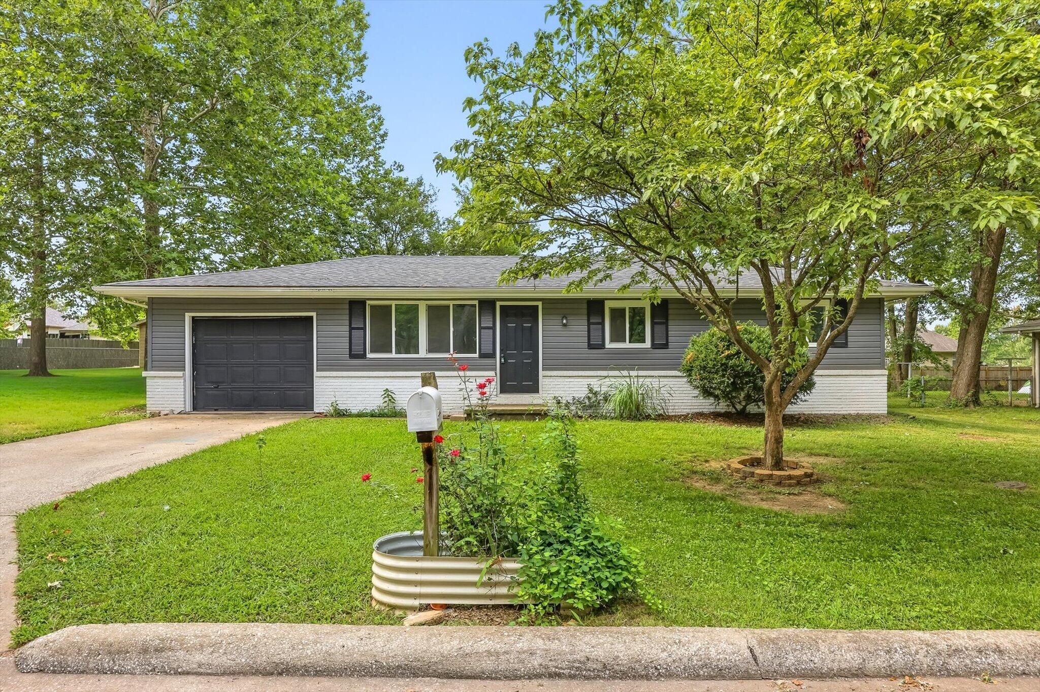 1516 E Rosewood Street, Republic MO 65738