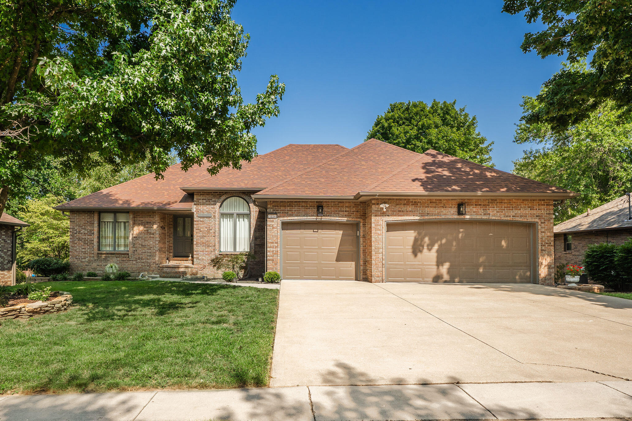 1854 S Oakmont Avenue, Springfield MO 65809