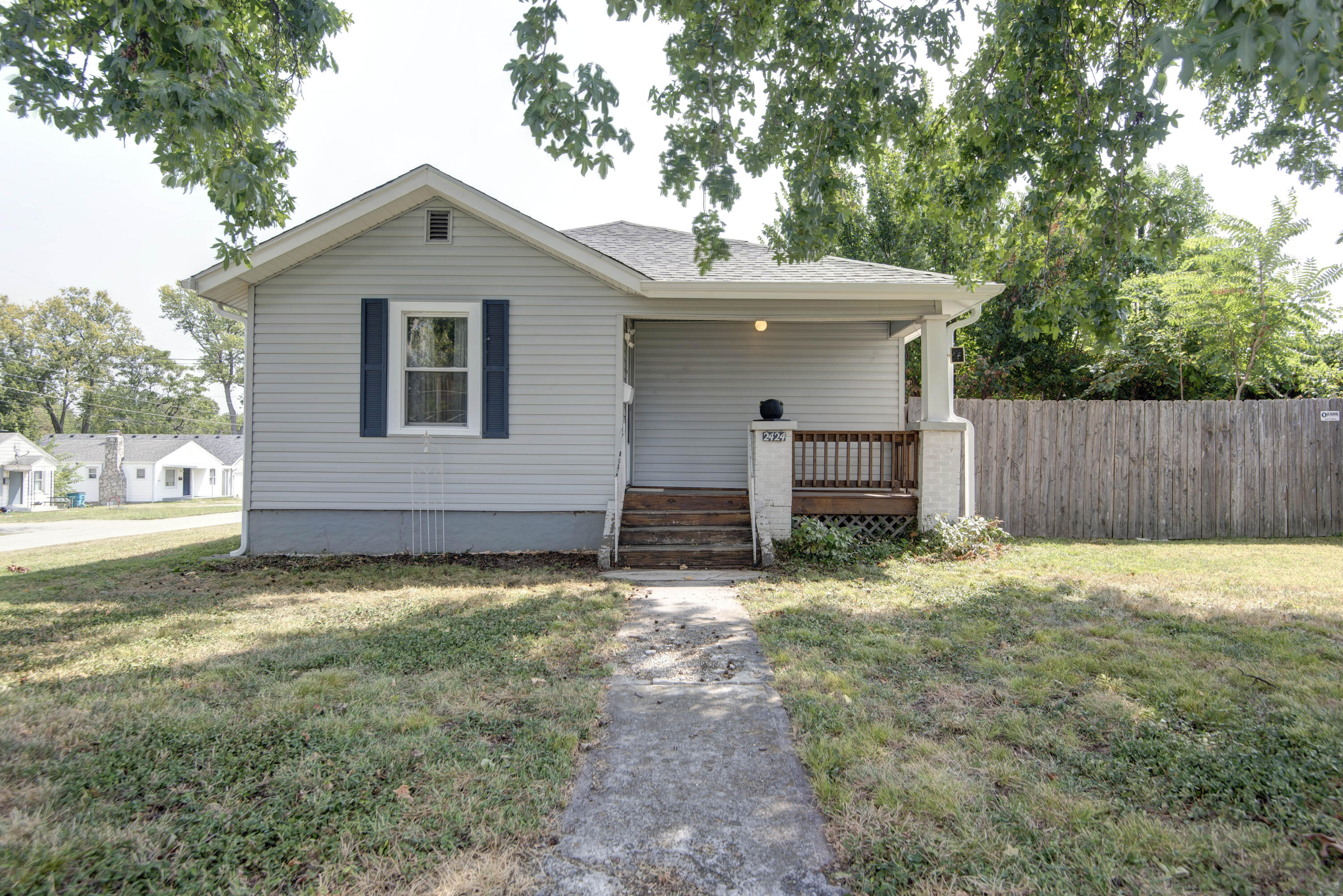2424 N Broadway Avenue, Springfield MO 65803