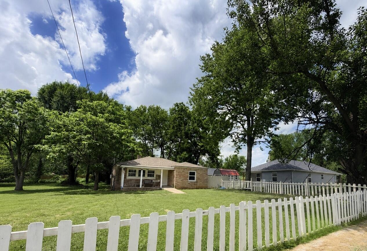 617 N Hillcrest Avenue, Springfield MO 65802