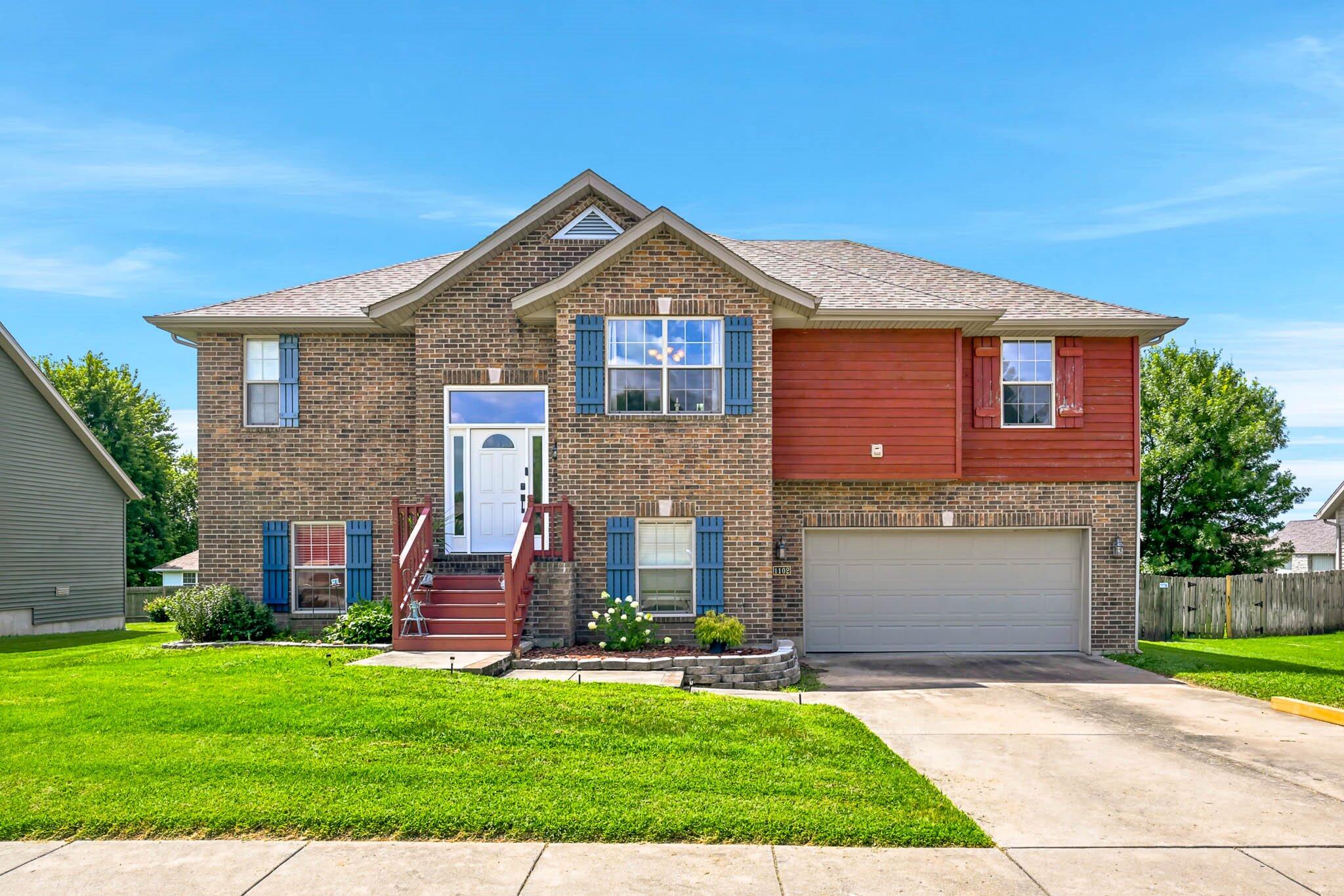 1102 E Cobblestone Drive, Ozark MO 65721