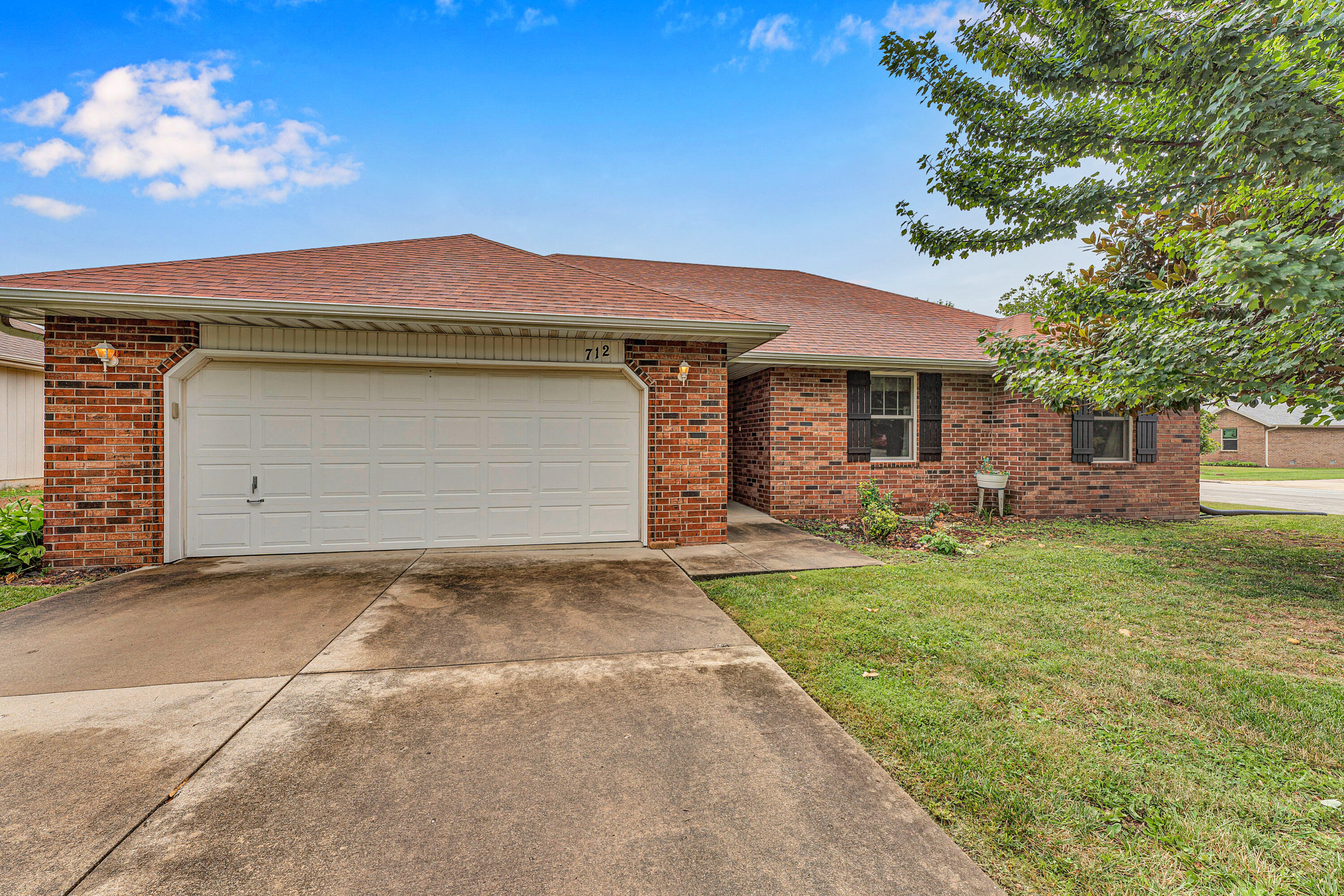 712 S Pinewood Lane, Nixa MO 65714