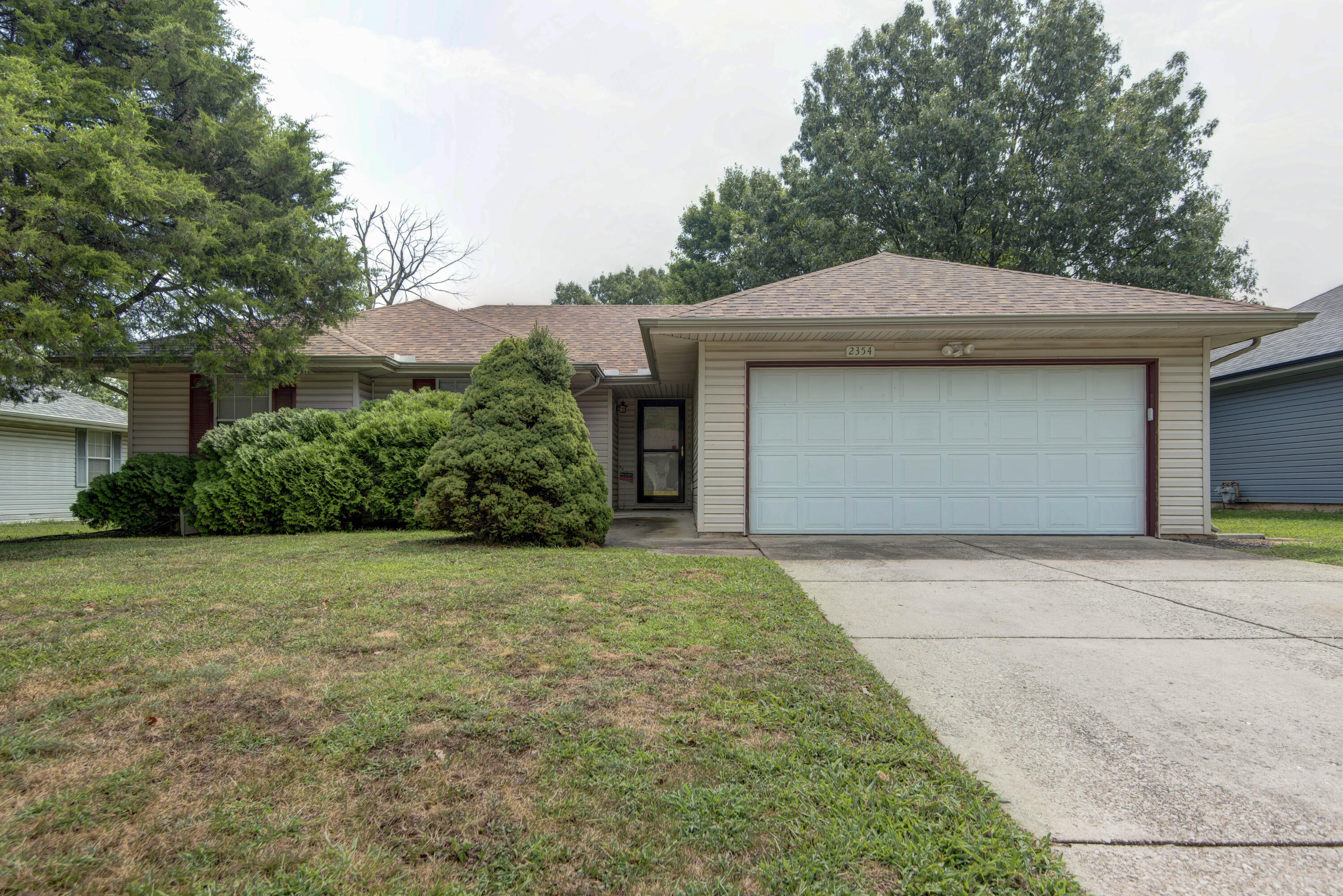 2354 S Timbercreek Avenue, Springfield MO 65807