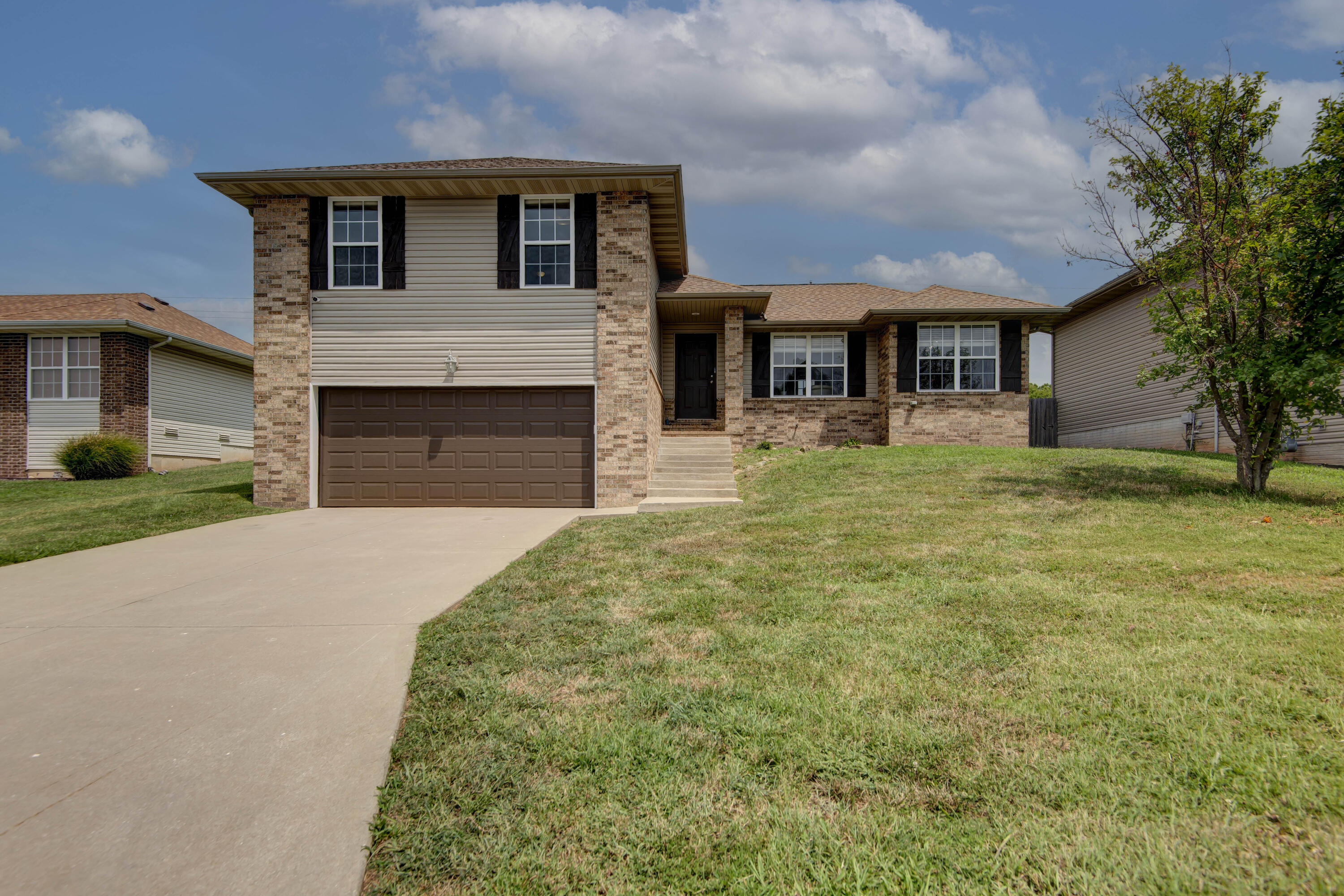3808 N Spring Brooke Avenue, Springfield MO 65803
