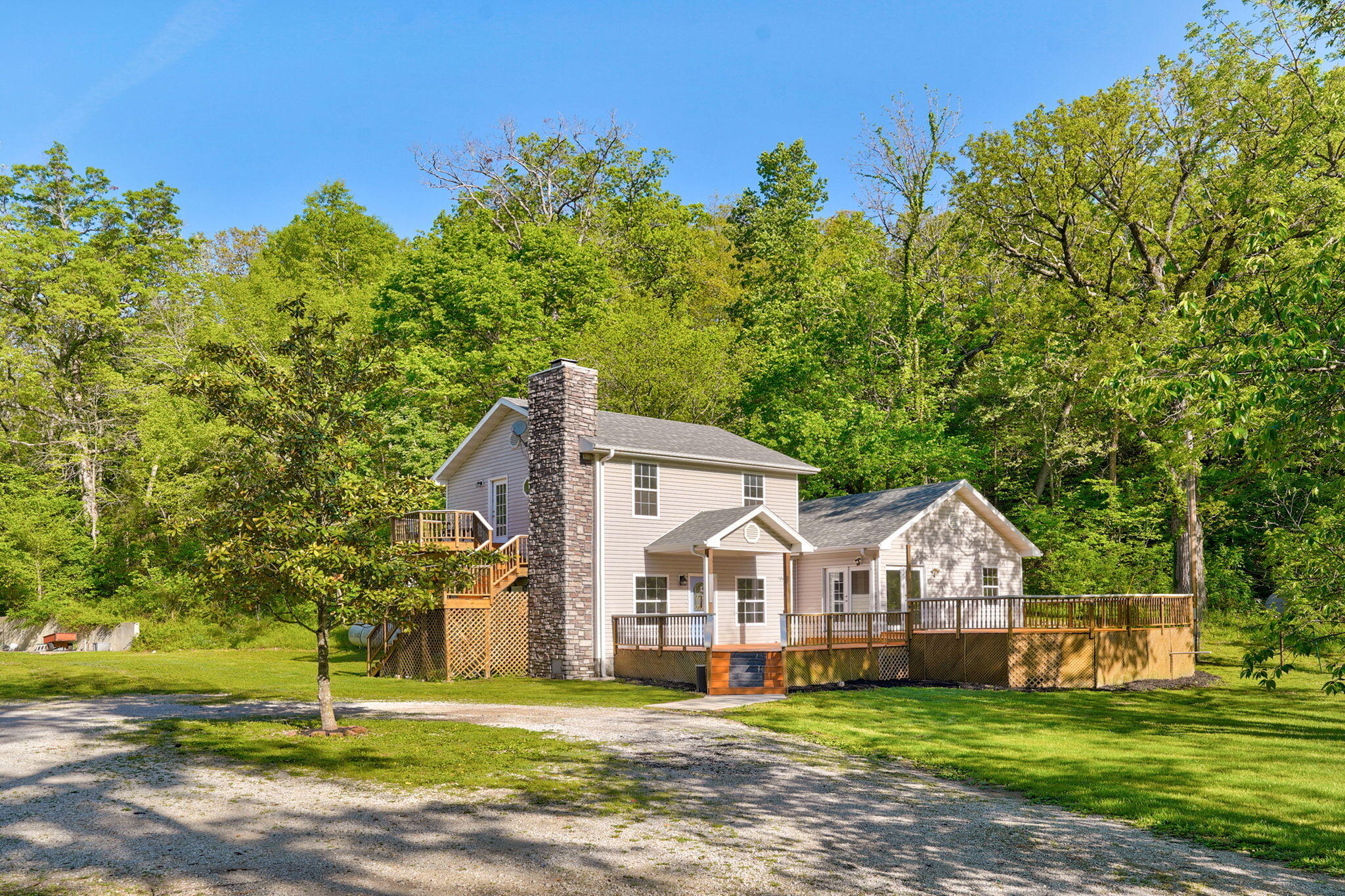 8951 N Farm Road 105, Willard MO 65781