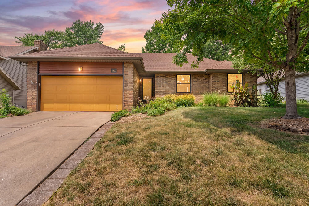 3837 S Parklane Avenue, Springfield MO 65807