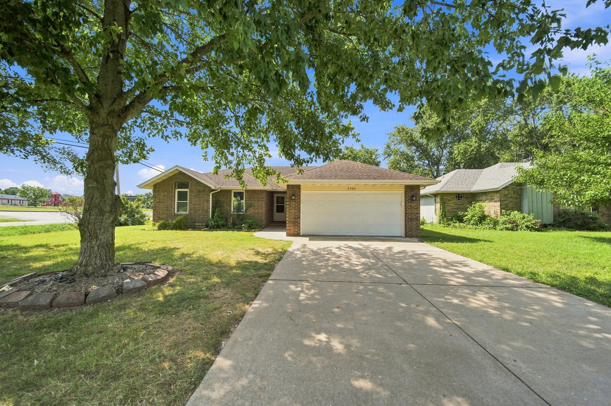 2206 W Rockwood Street, Springfield MO 65807