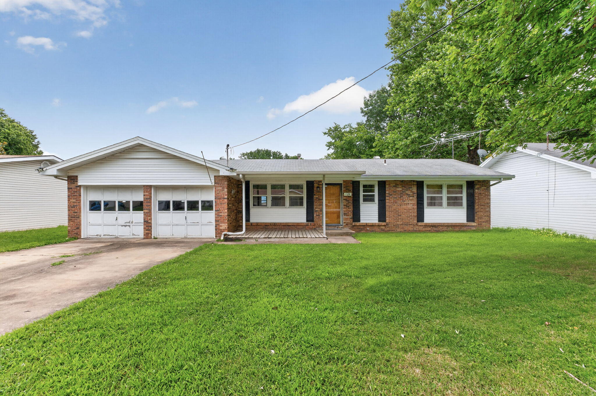 1124 S Bruce Avenue, Springfield MO 65804