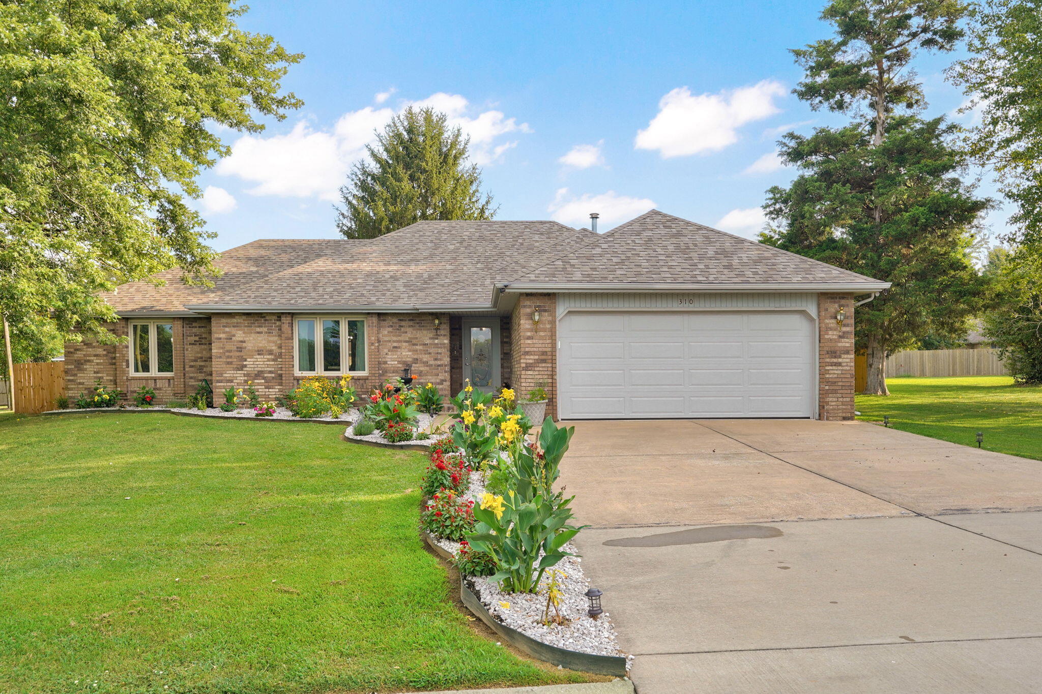 310 Grant Street, Clever MO 65631