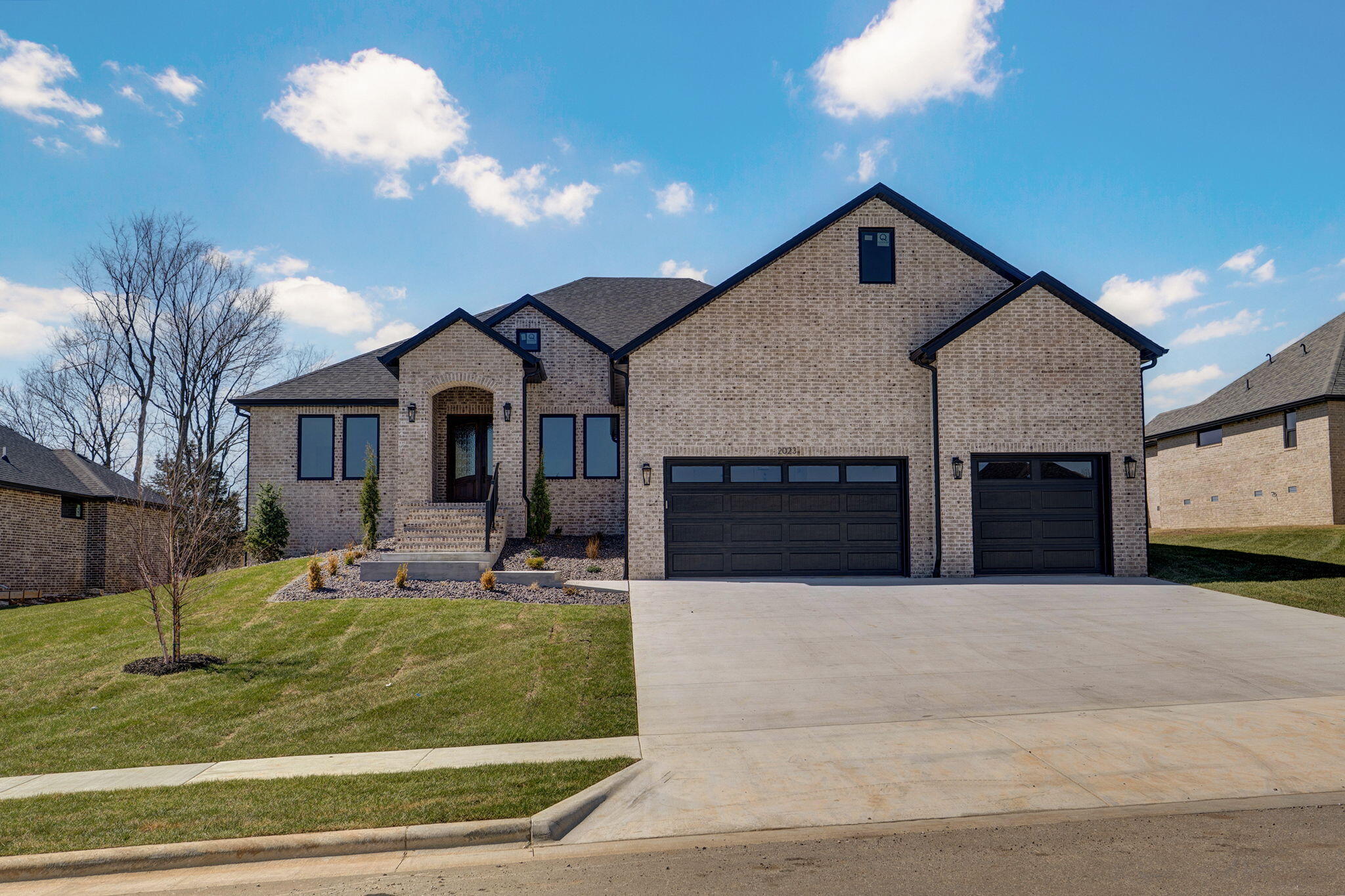 2023 N Silver Charm Avenue, Springfield MO 65802