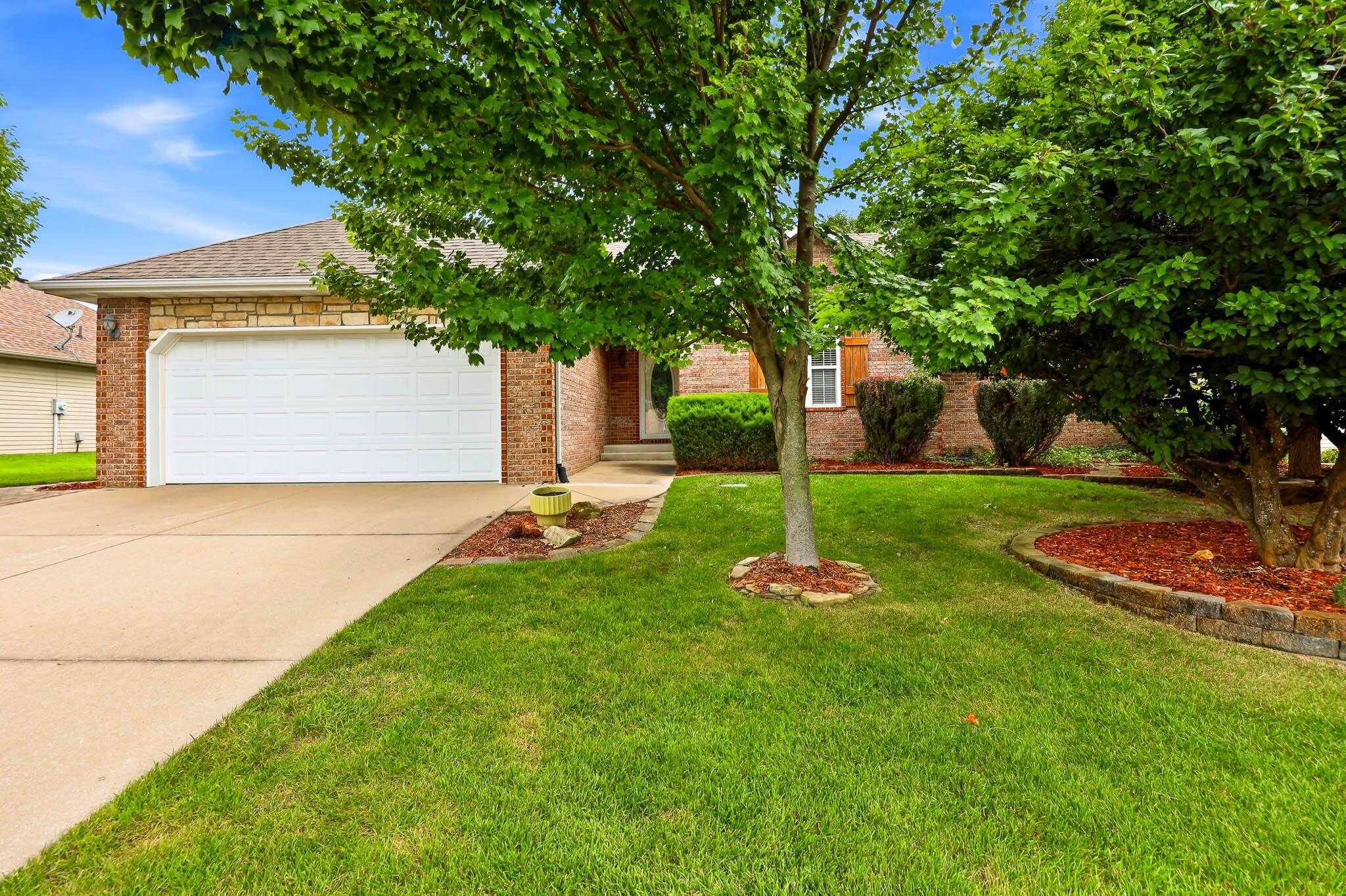 301 E Cypress Street, Clever MO 65631