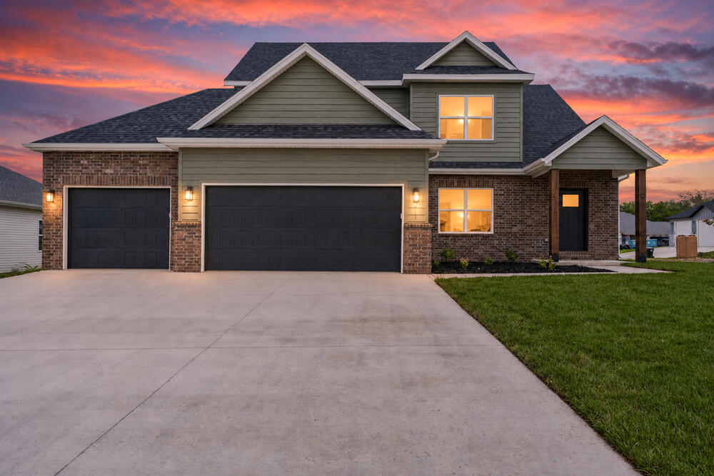 211 E Clayton Lane, Republic MO 65738