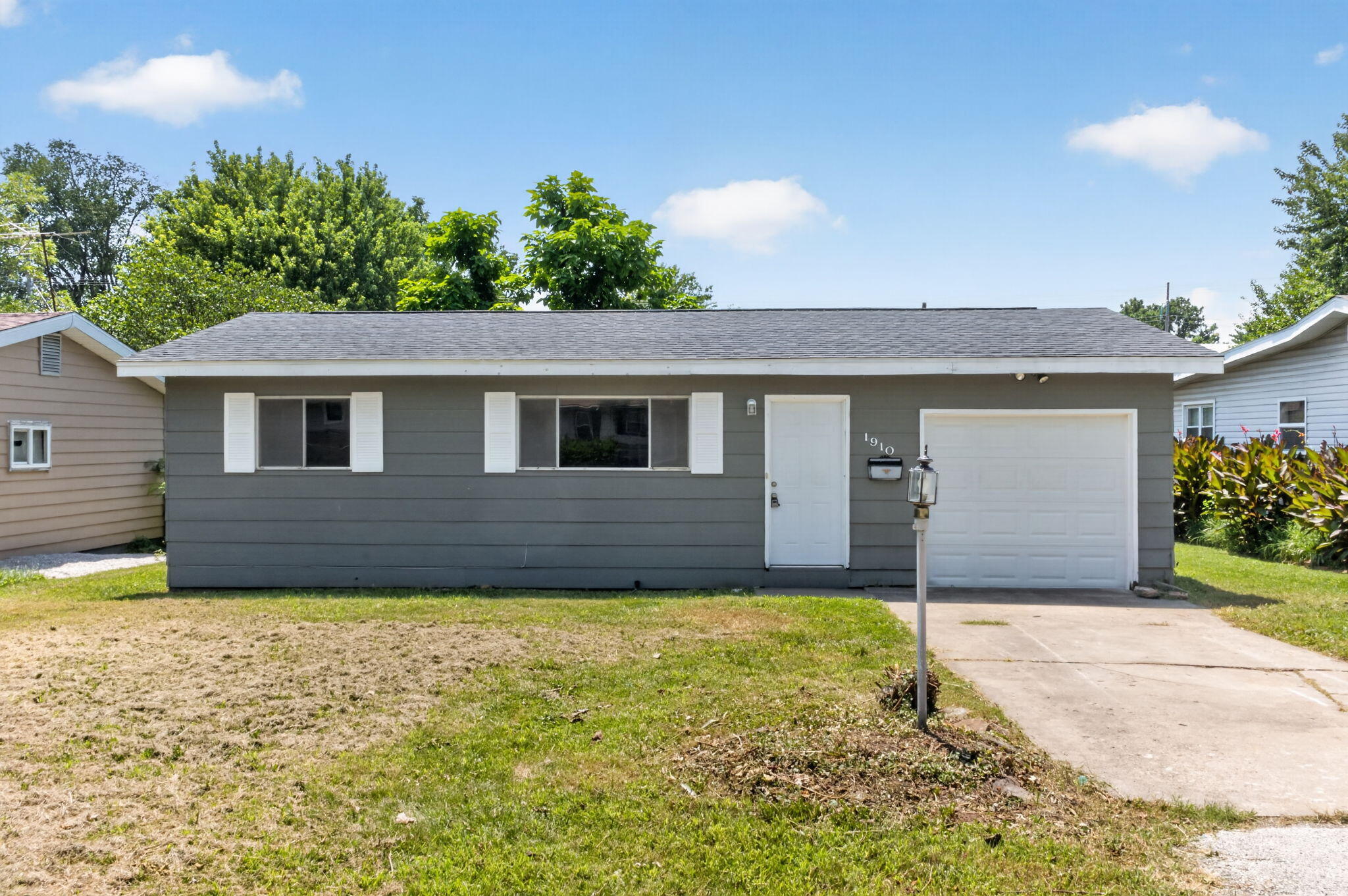 1910 W Scott Street, Springfield MO 65802
