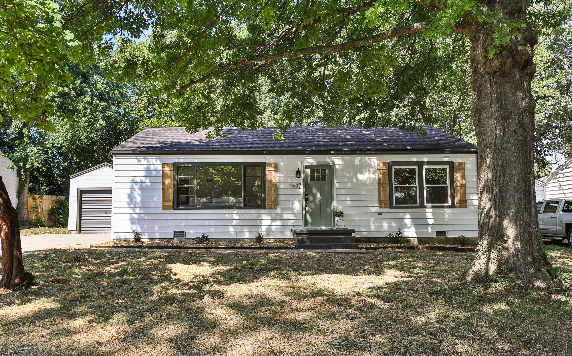 1637 S Broadway Avenue, Springfield MO 65807