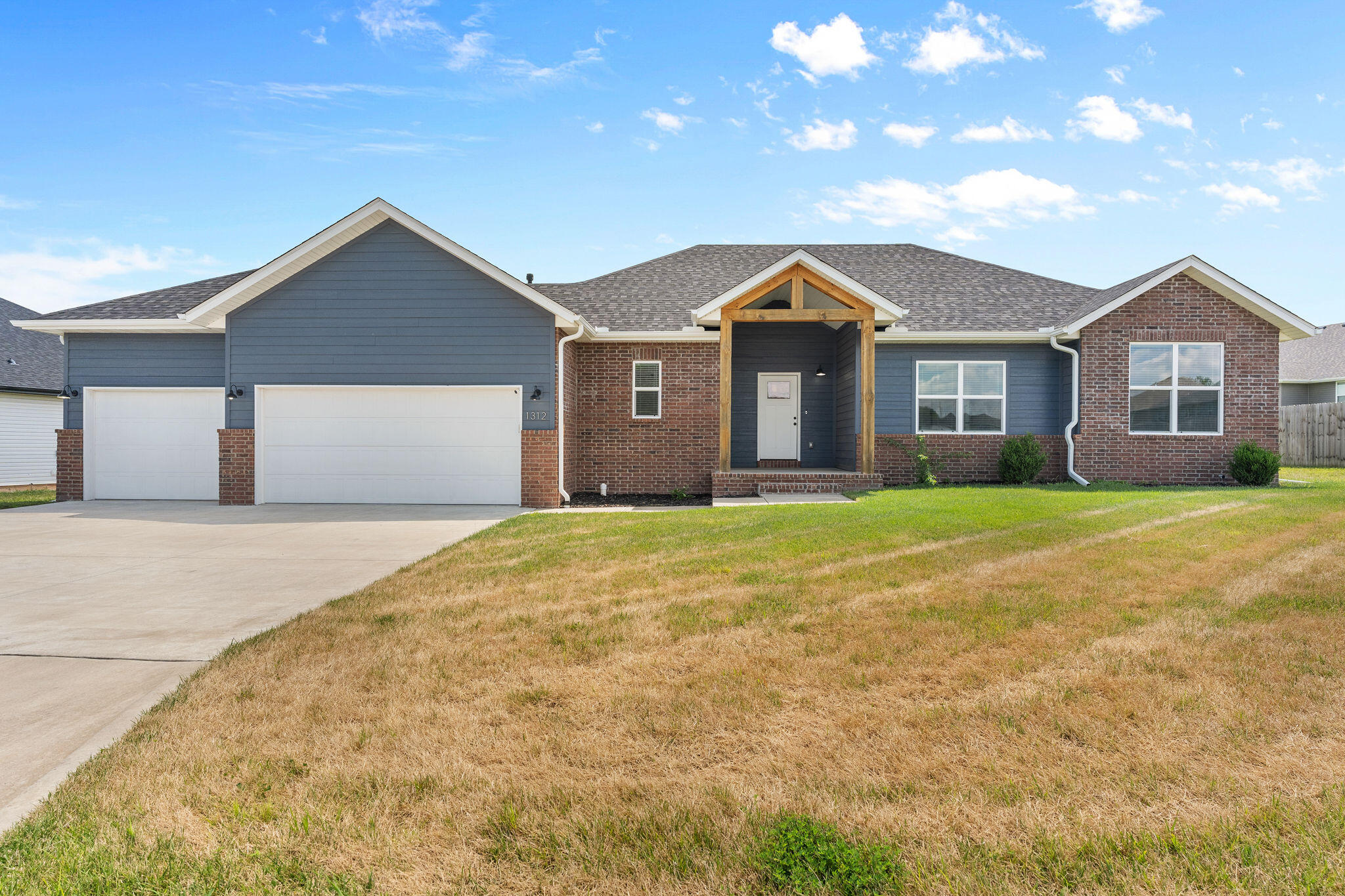 1312 S Birch Avenue, Springfield MO 65802