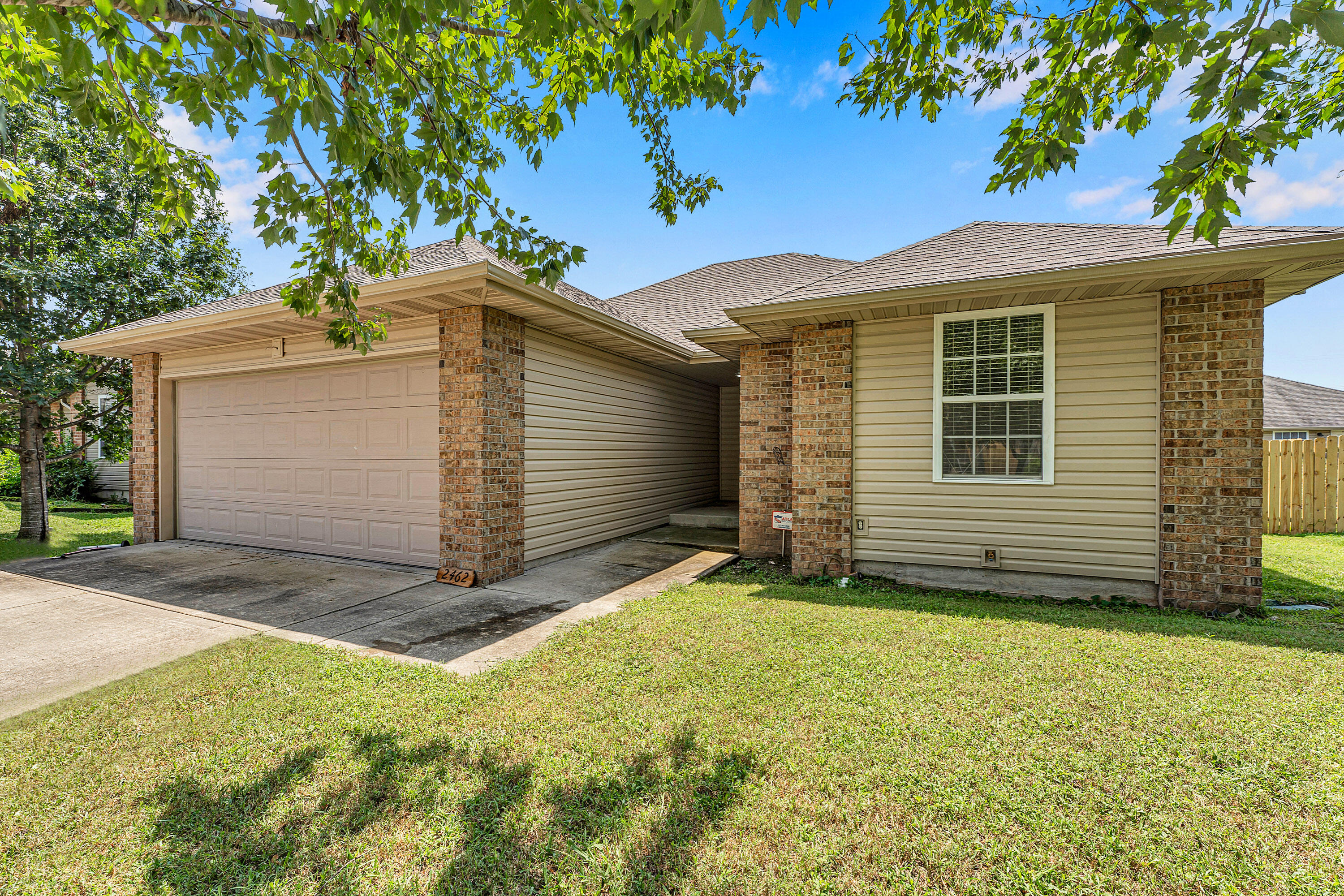 2462 W Cedar Creek Drive, Springfield MO 65803