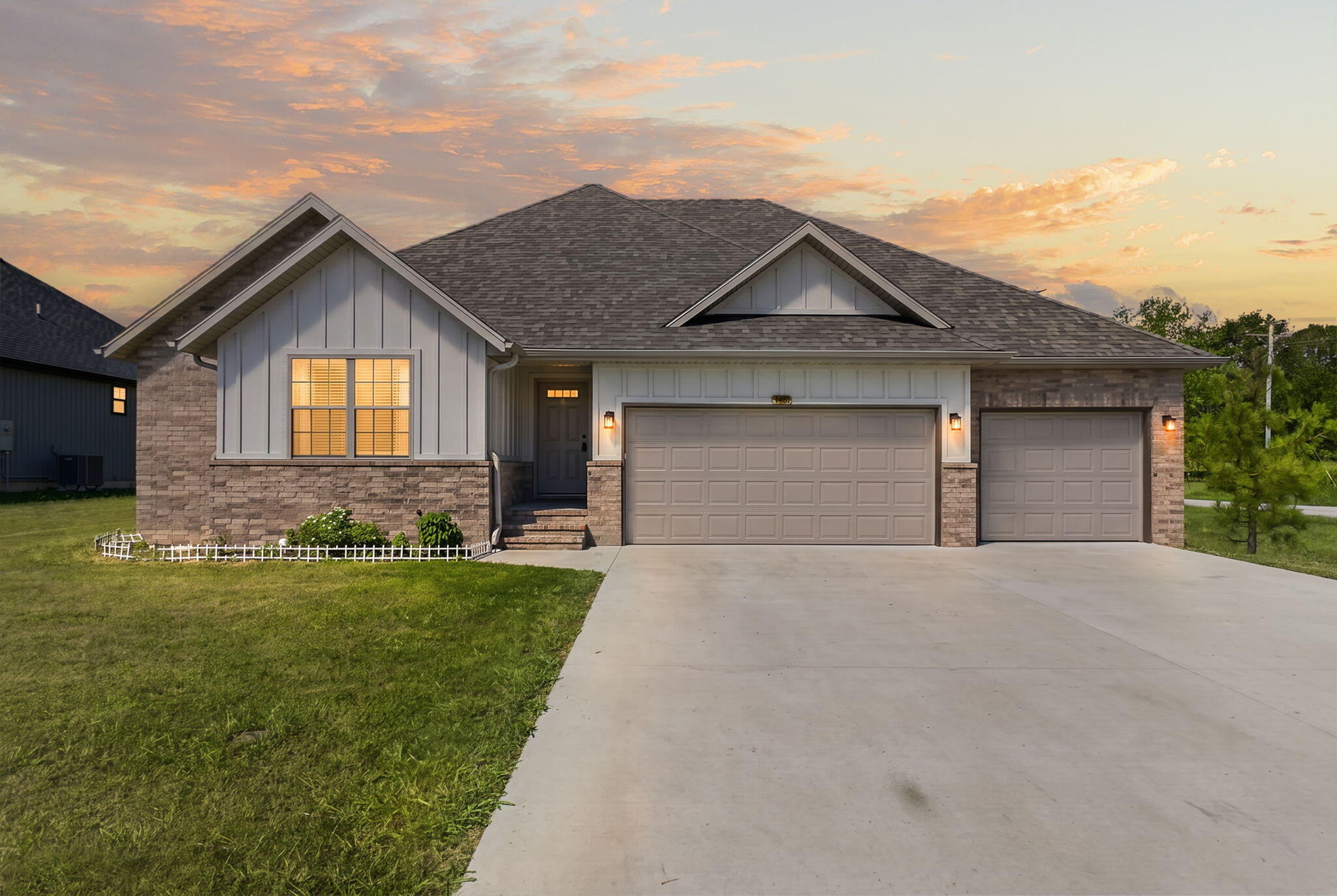 1481 N Lyon Avenue, Republic MO 65738