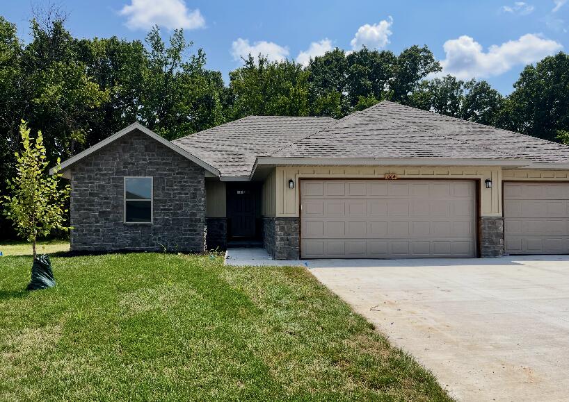 664 W Brook Hollow Road, Nixa MO 65714