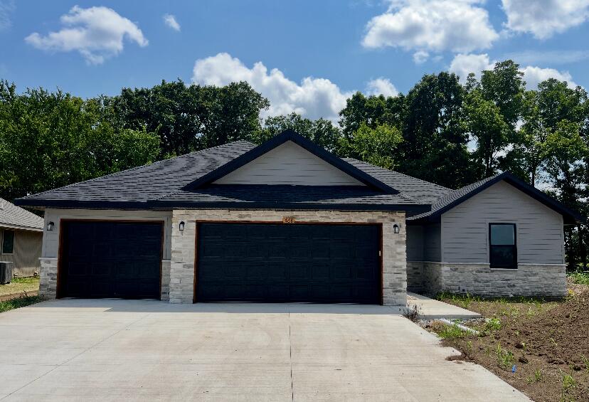 668 W Brook Hollow Road, Nixa MO 65714