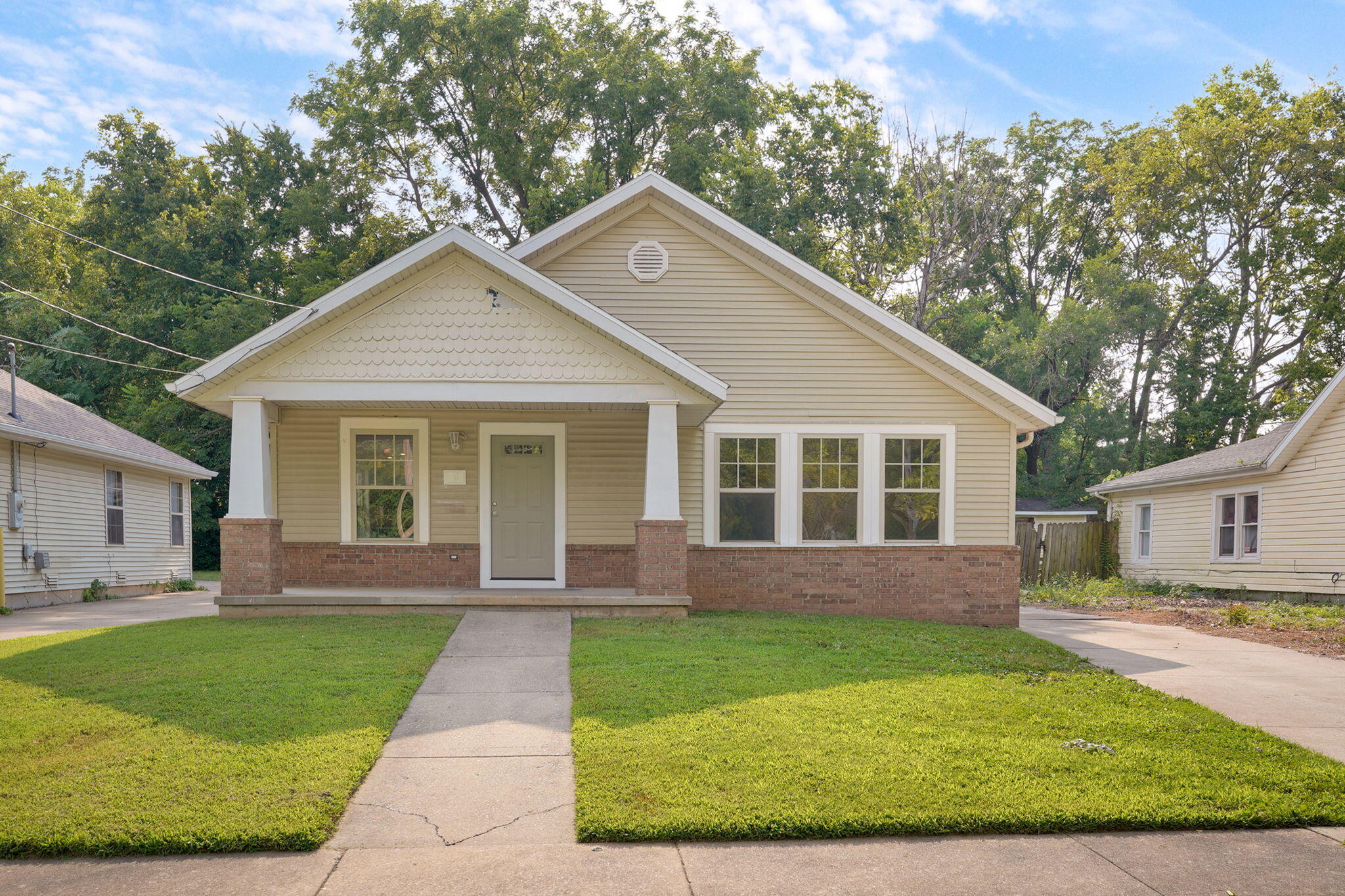 2134 N Howard Avenue, Springfield MO 65803