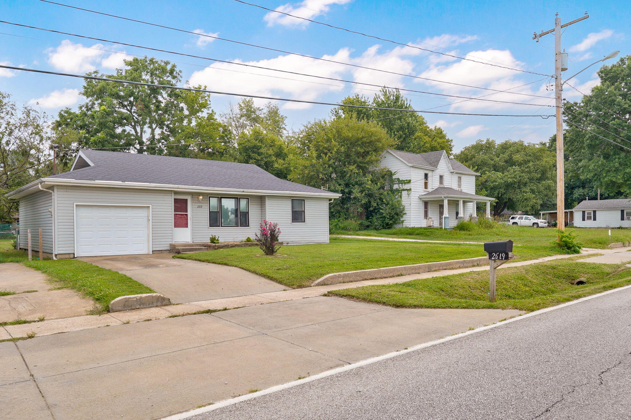 2619 E Division Street, Springfield MO 65803