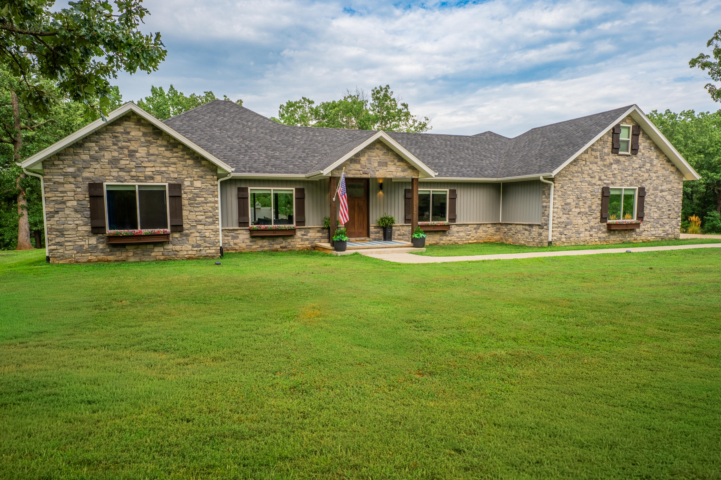 631 Buena Vista Parkway, Strafford MO 65757