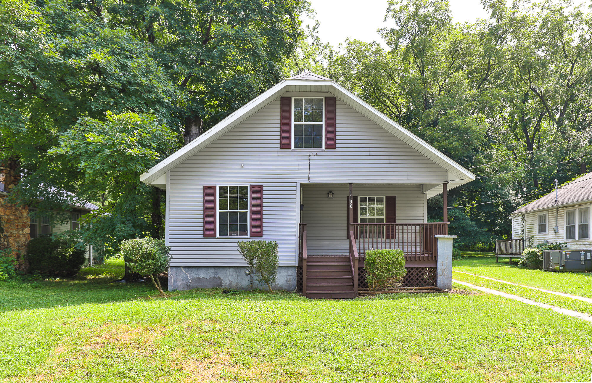 1130 S Crutcher Avenue, Springfield MO 65804