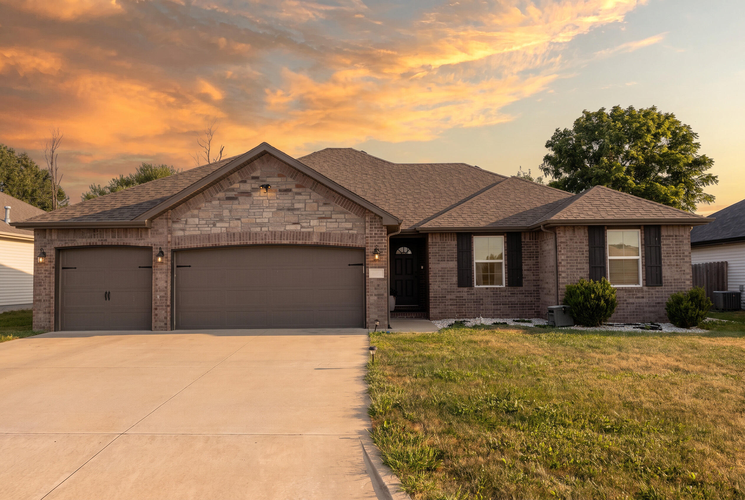 771 N Century Avenue, Republic MO 65738