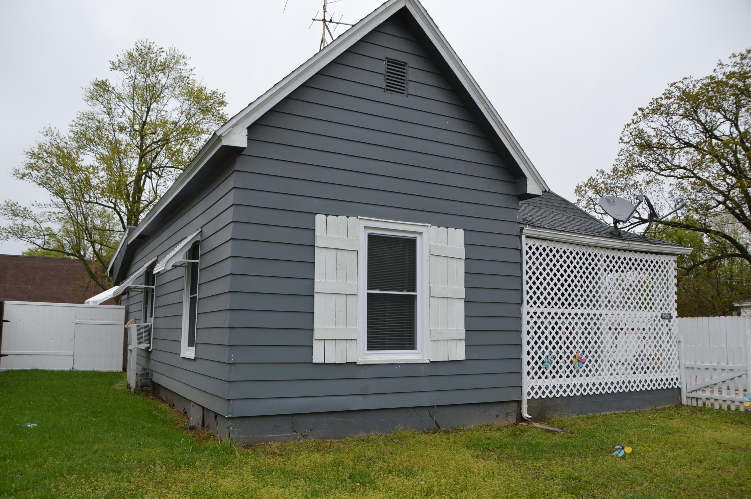 1243 E Thoman Street, Springfield MO 65803