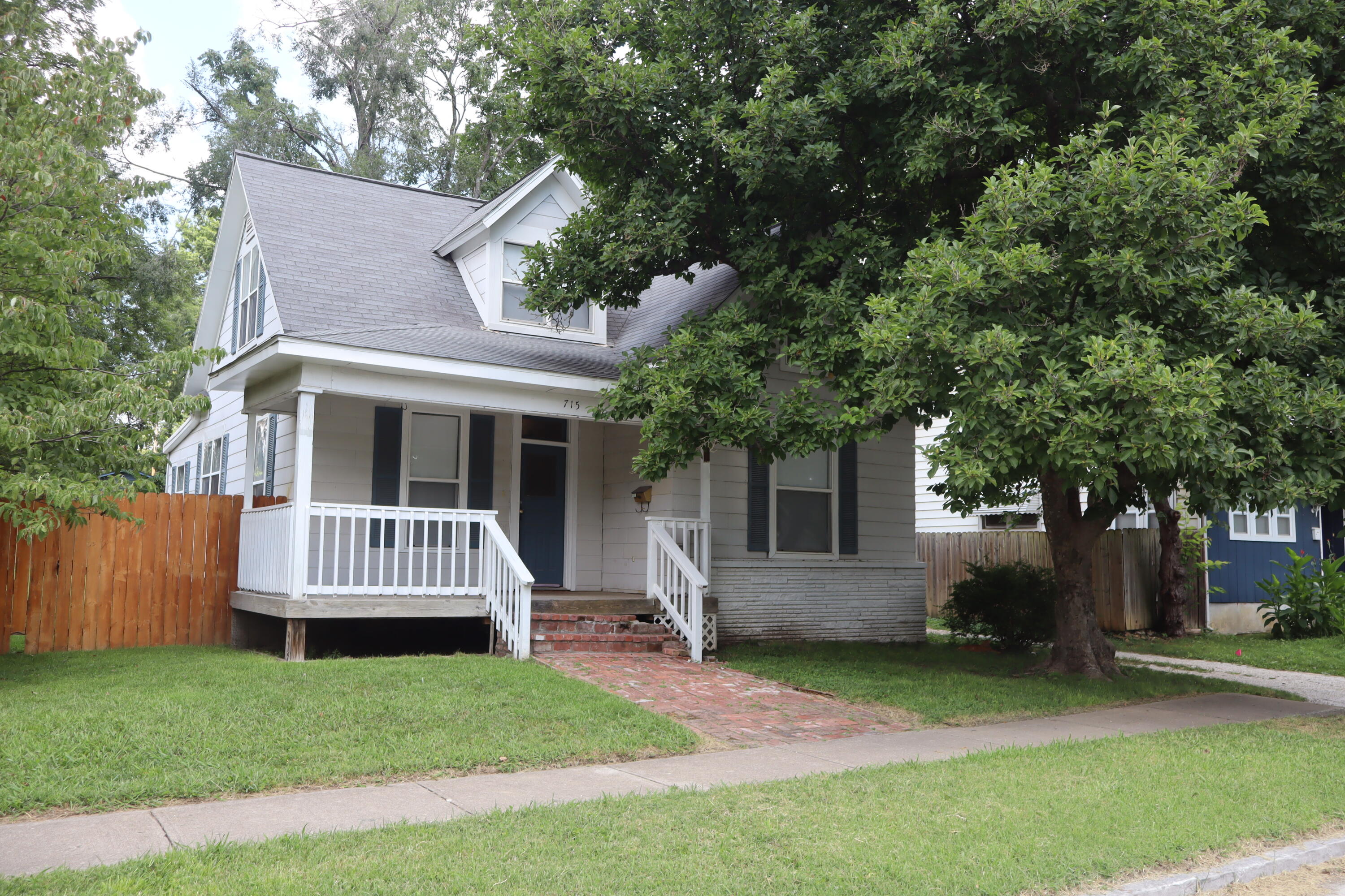 715 E Lynn Street, Springfield MO 65802