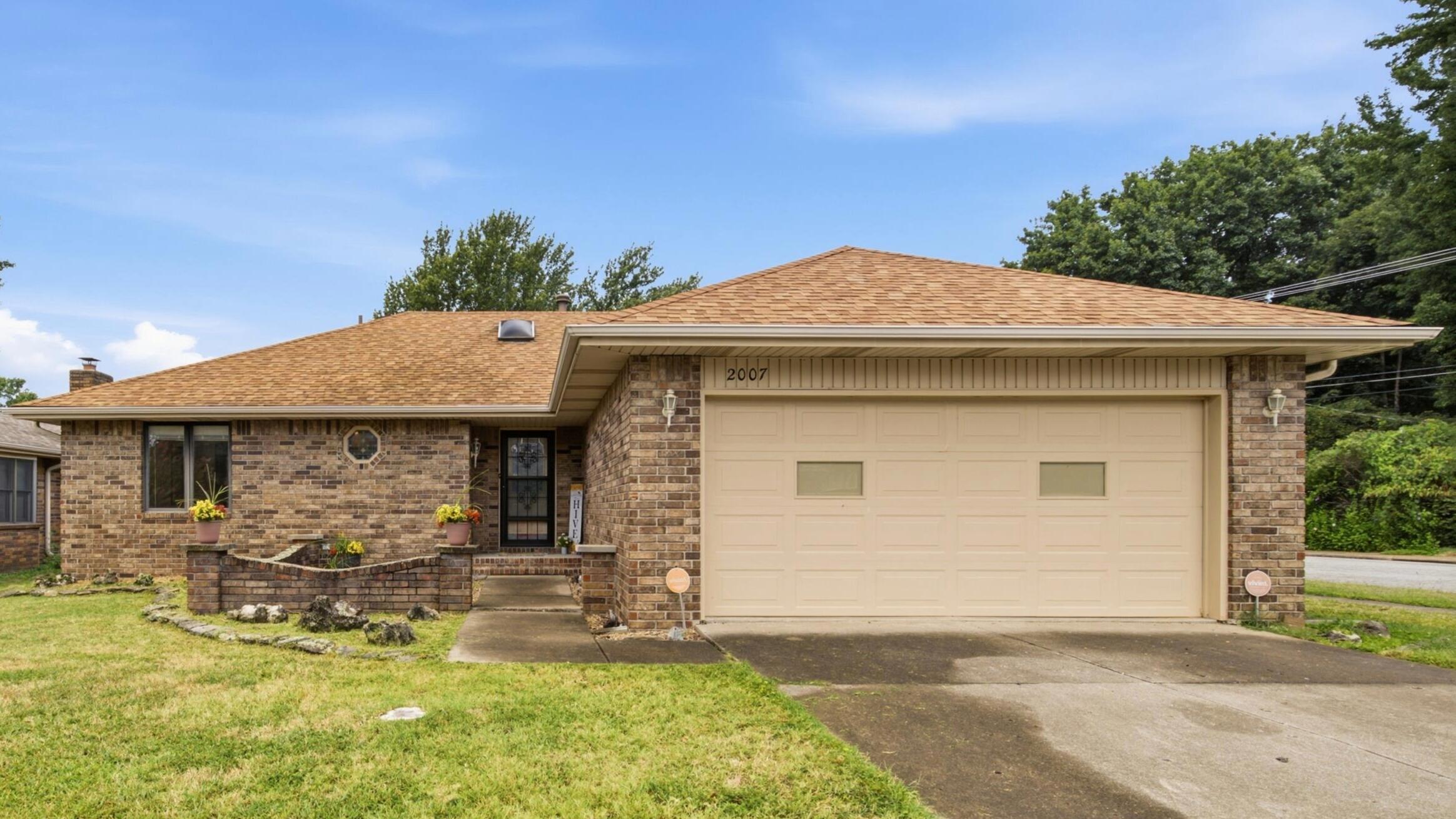 2007 S Lancaster Avenue, Springfield MO 65807