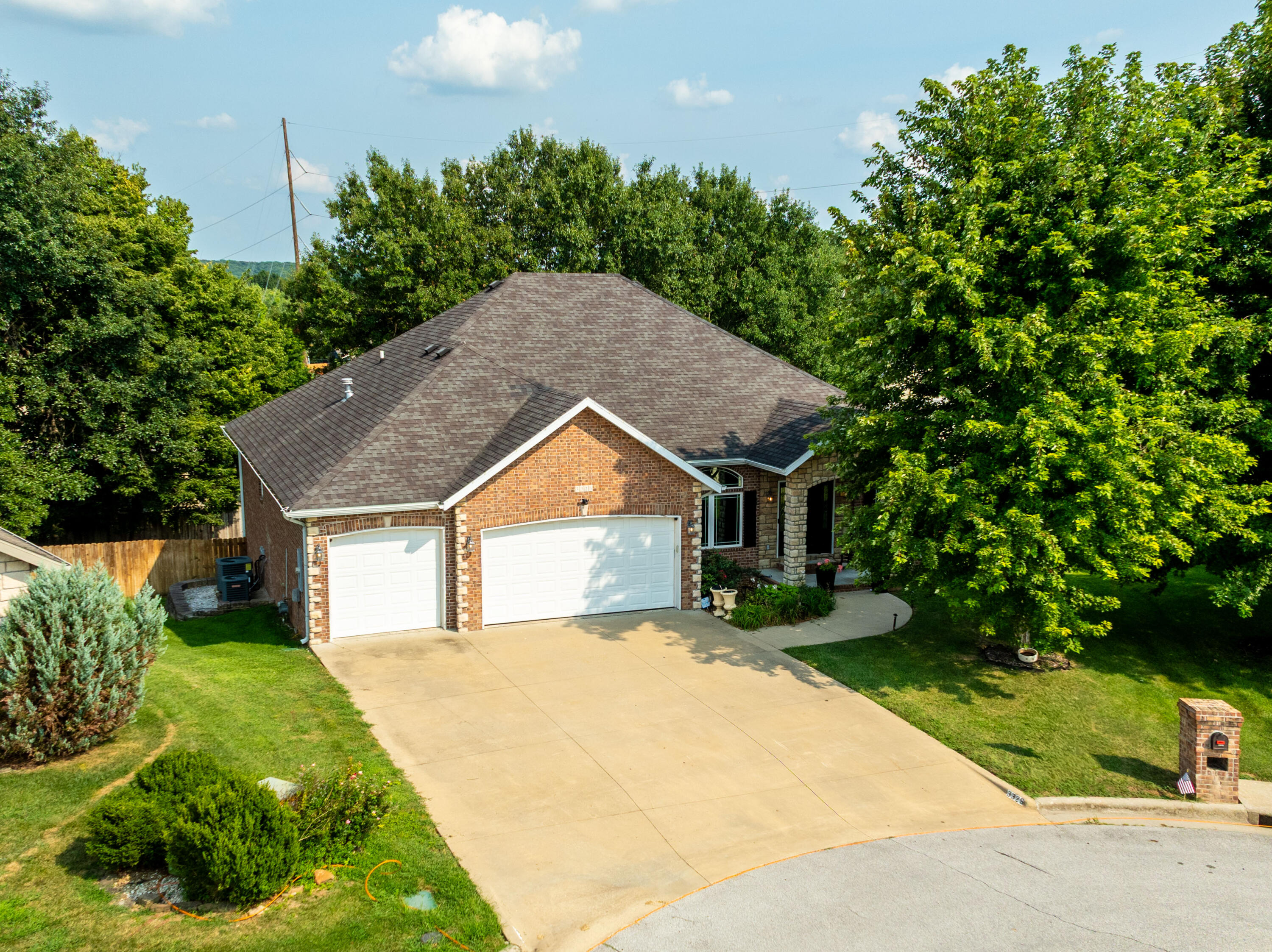 3326 S Juniper Avenue, Springfield MO 65804