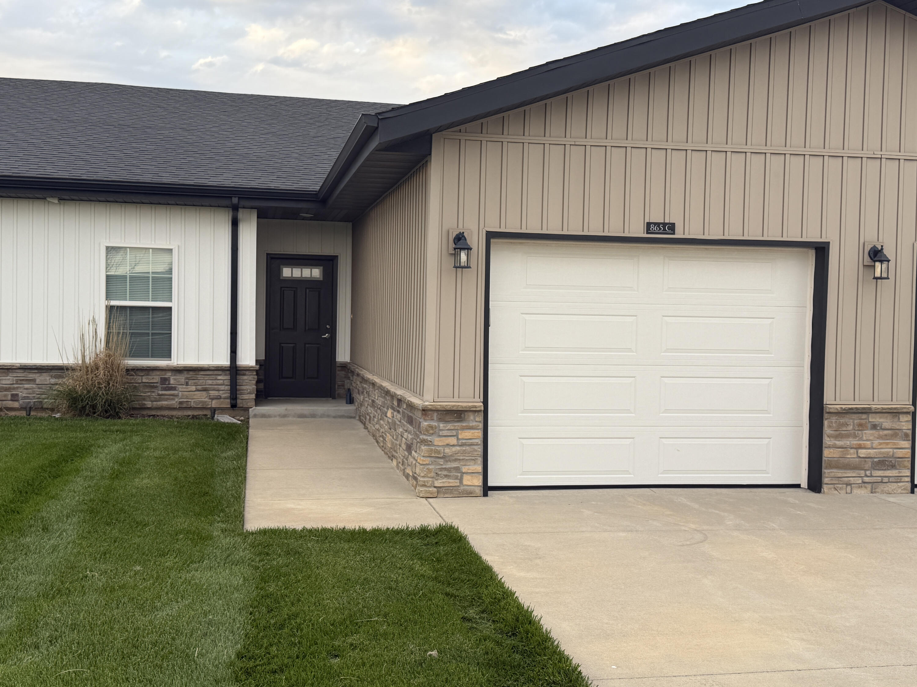 865c W Logan Street, Rogersville MO 65742