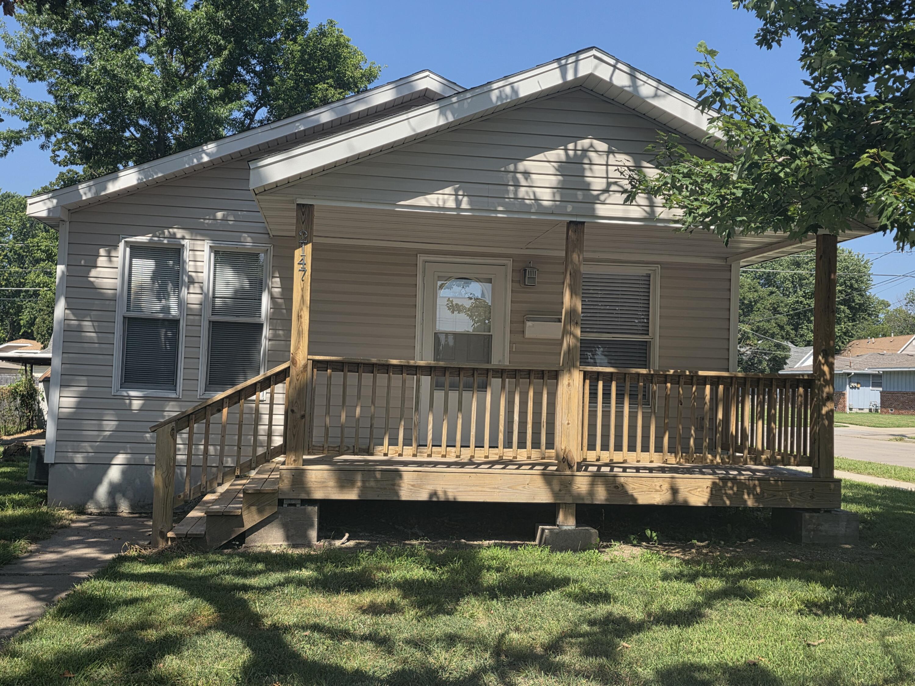 2147 N Fremont Avenue, Springfield MO 65803