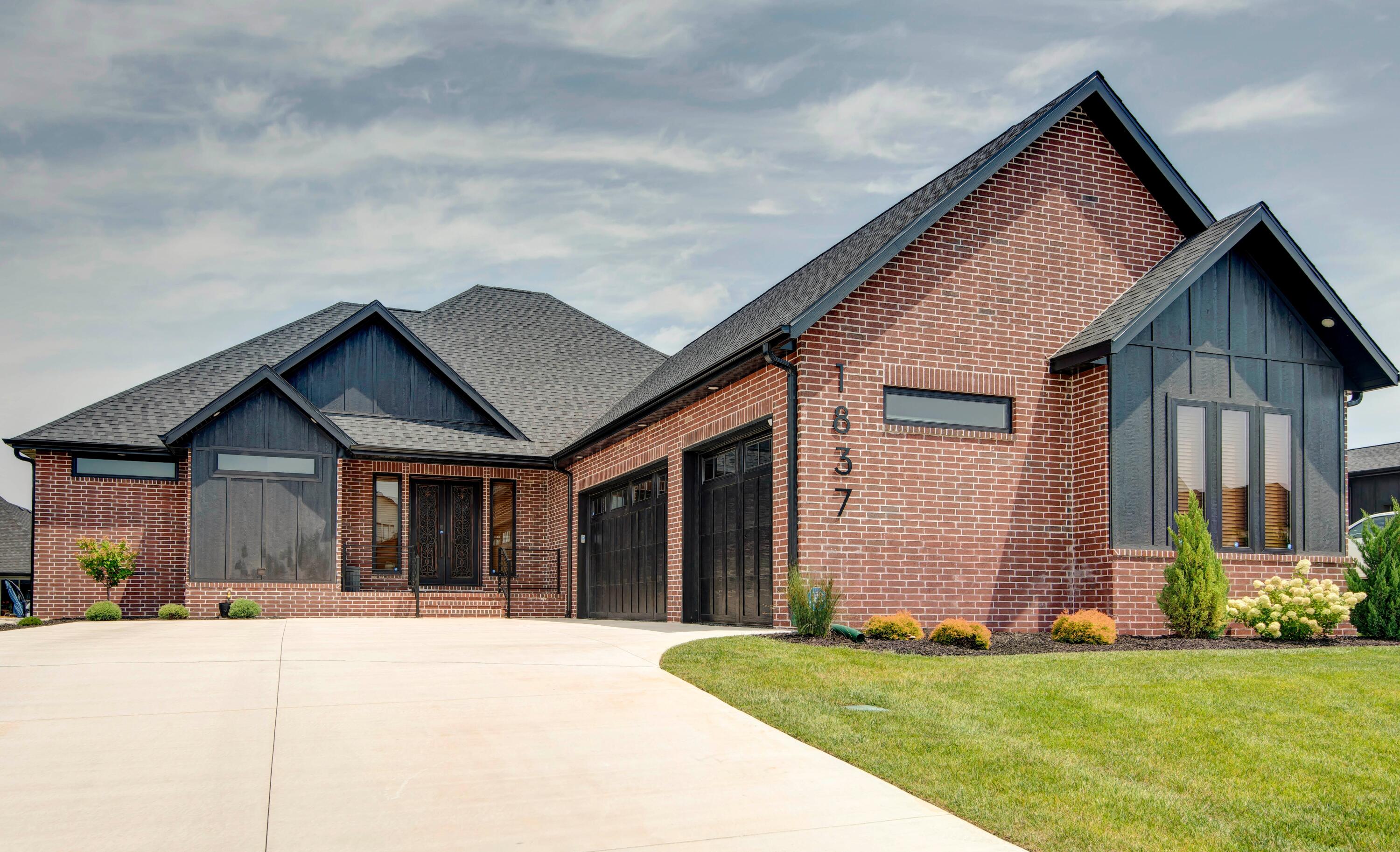 1837 E Cobblestone Drive, Ozark MO 65721