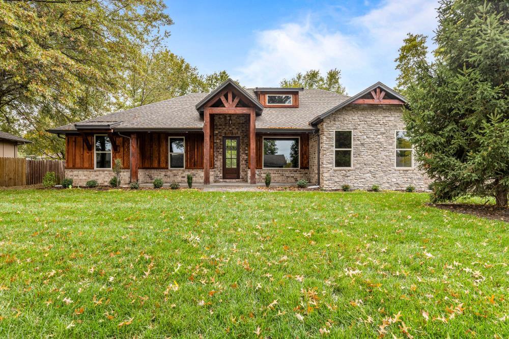 104 W Aven Avenue, Nixa MO 65714