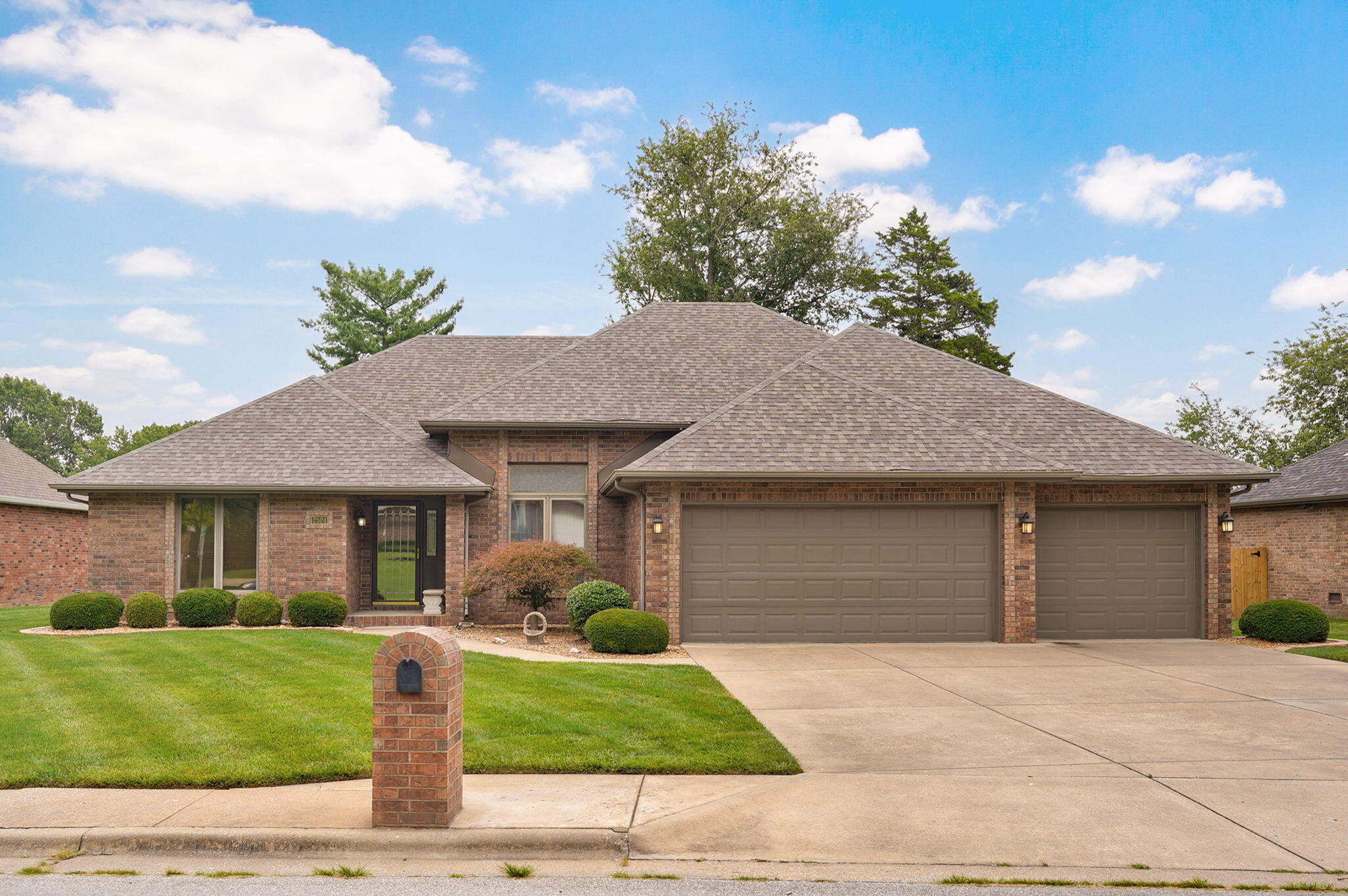 2524 S Forrest Heights Avenue, Springfield MO 65809