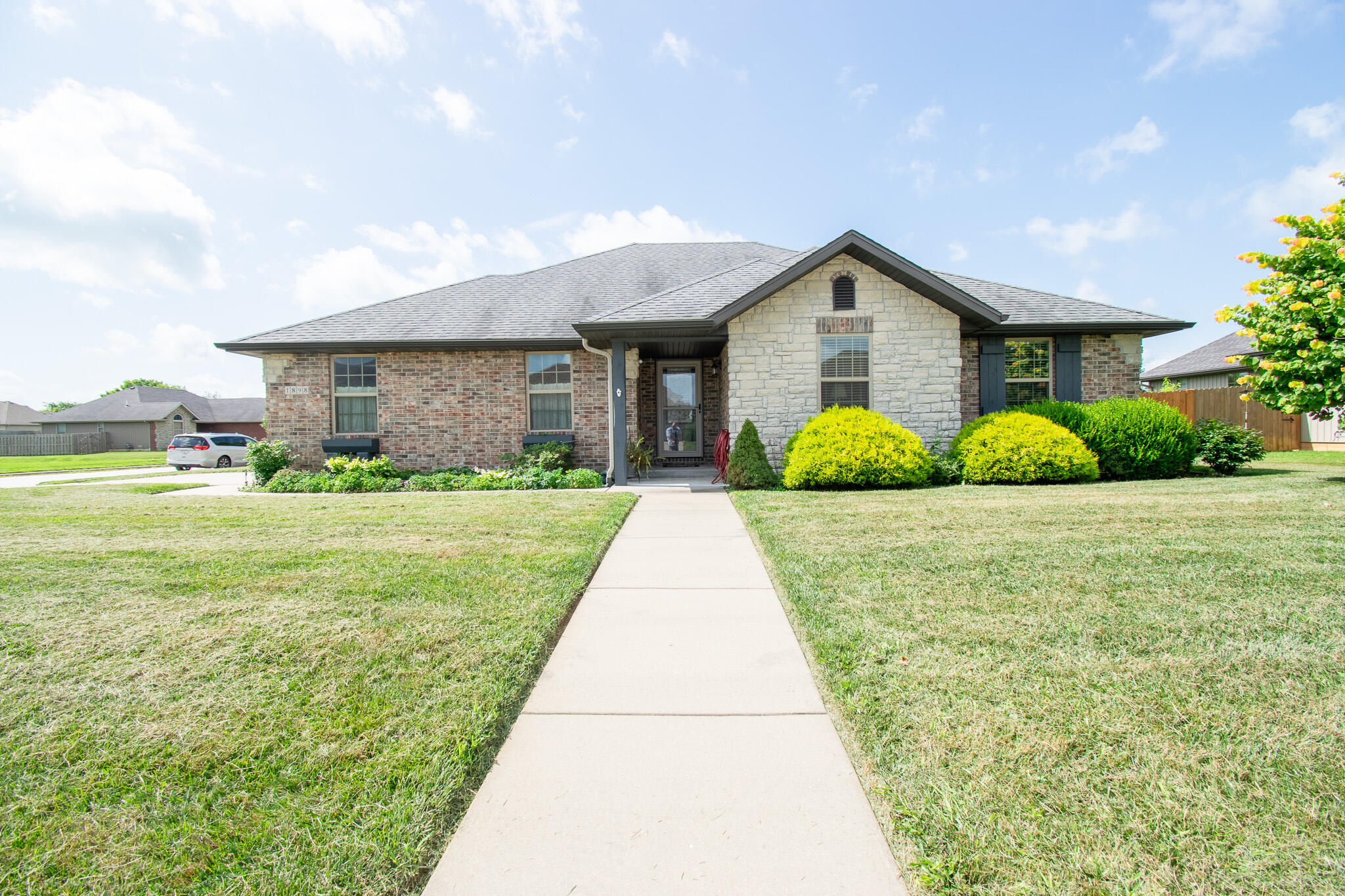1898 E Latana Drive, Ozark MO 65721