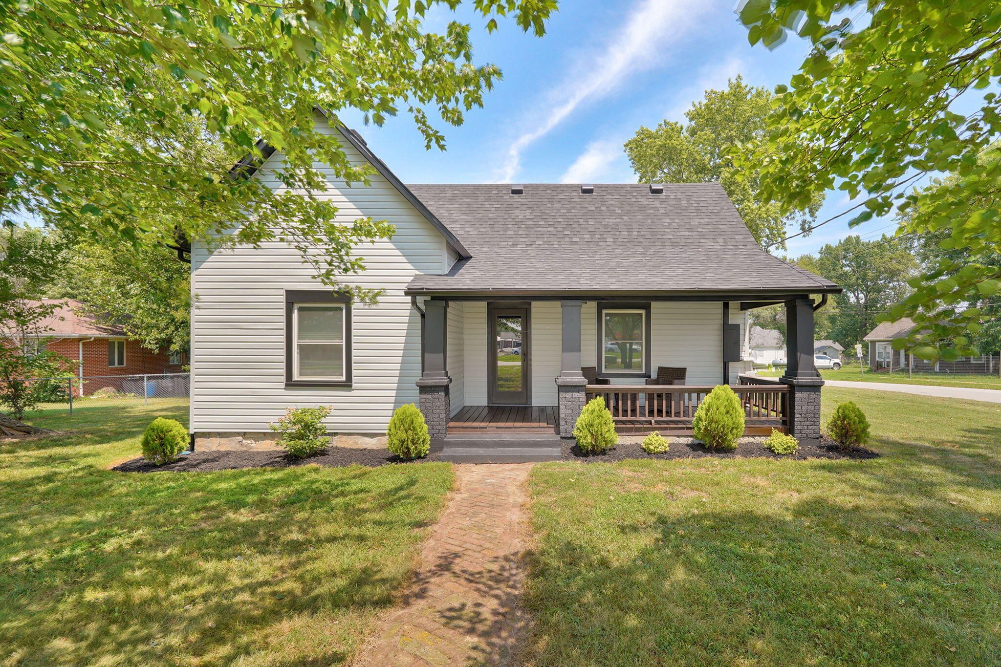 201 N Oak Avenue, Sparta MO 65753