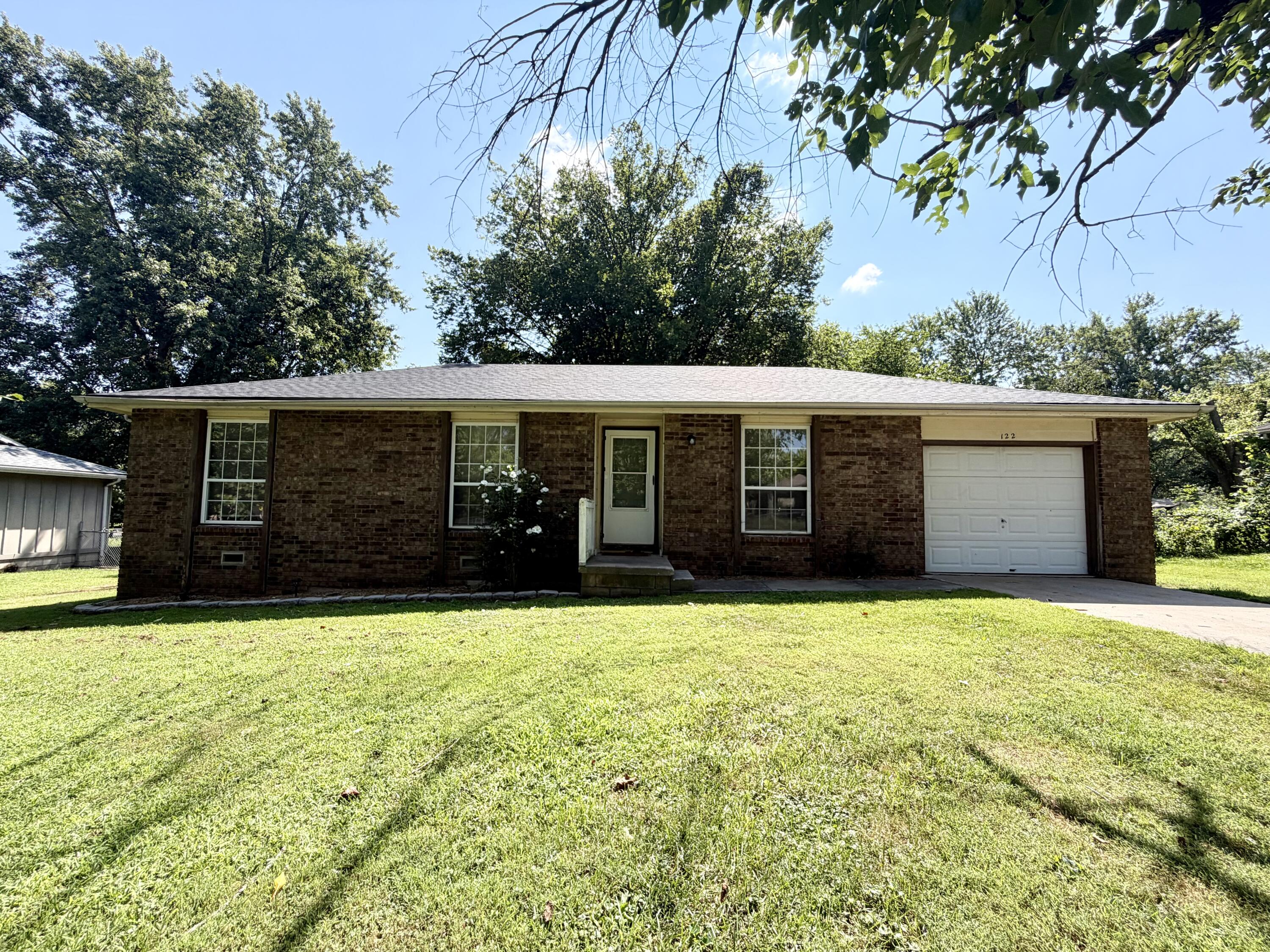 122 N Pinewood Avenue, Republic MO 65738