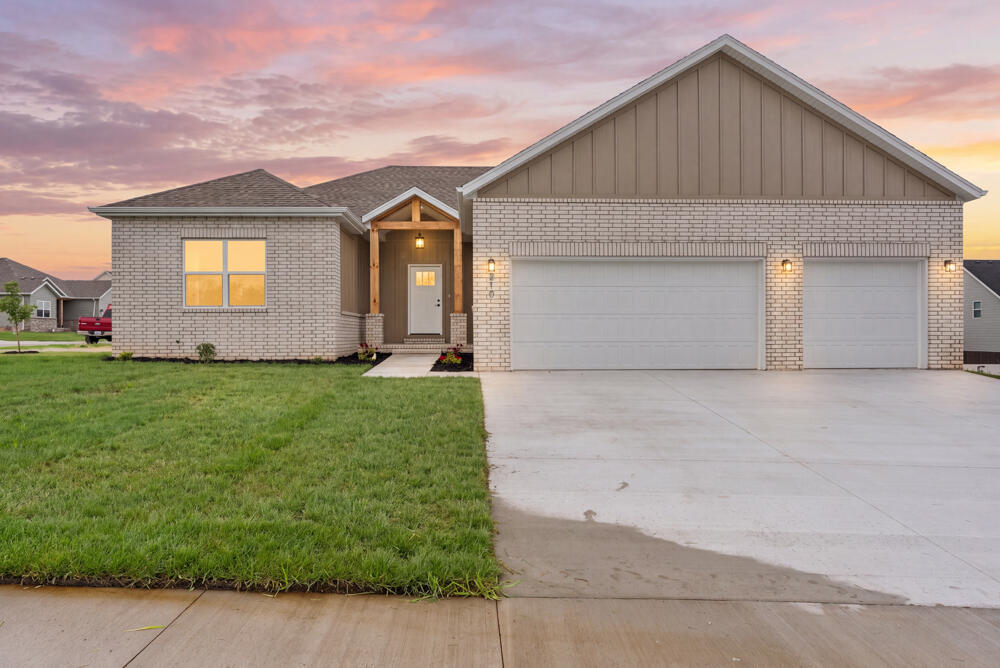 1424 N Carter Way, Republic MO 65738