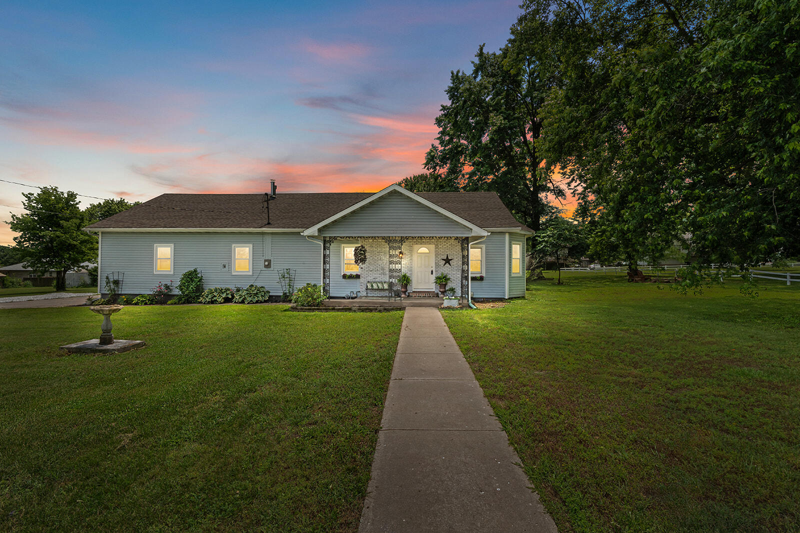 322 E Drive Street, Clever MO 65631