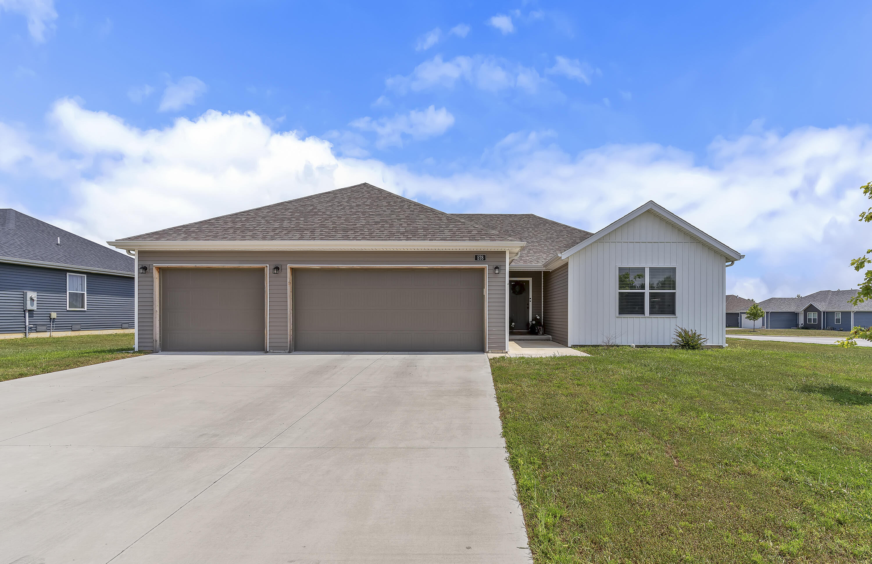 578 W Oak Lawn Street, Rogersville MO 65742