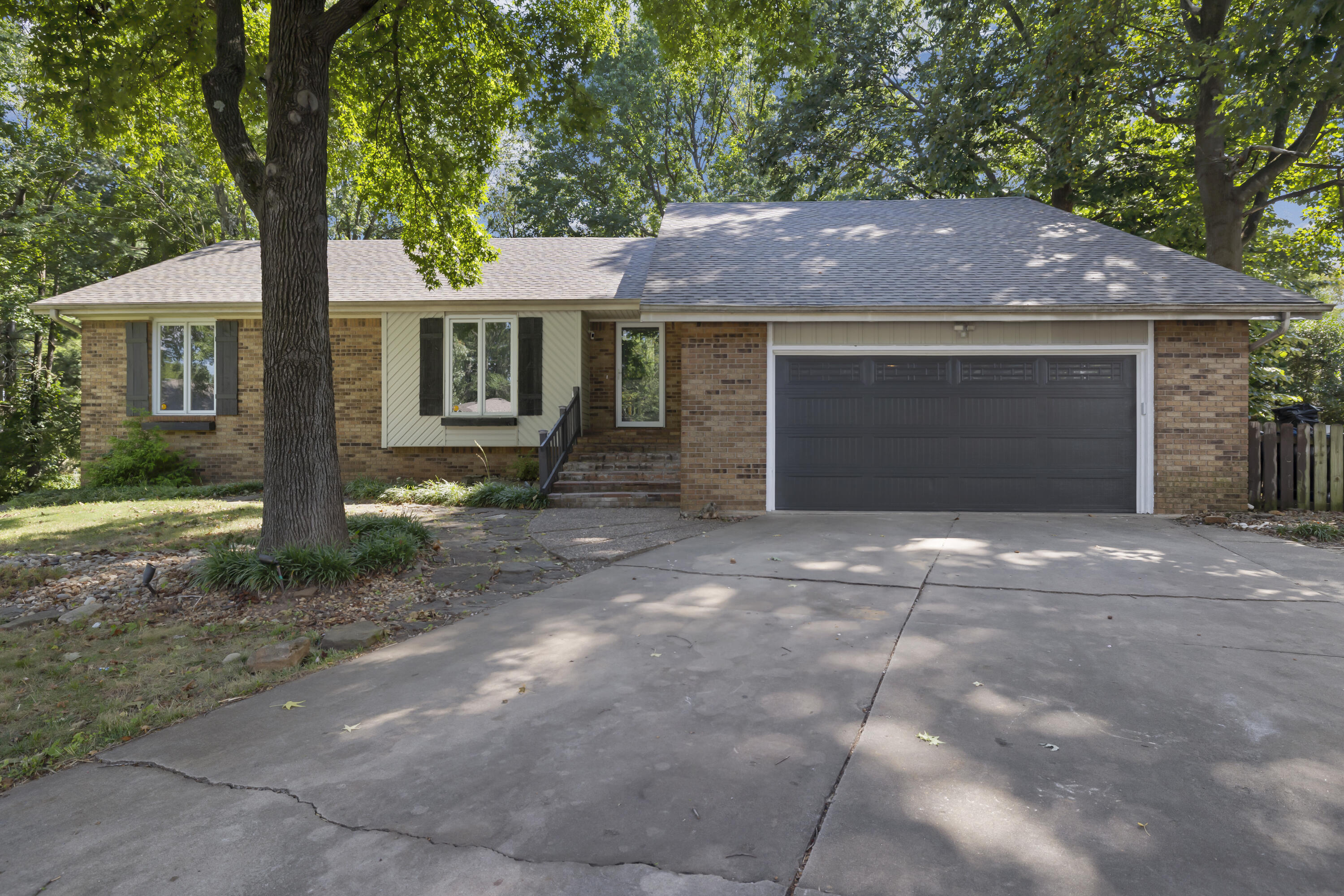 4663 S Roubidoux Place, Springfield MO 65804