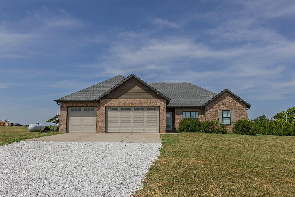 121 Southern Fields Circle, Clever MO 65631