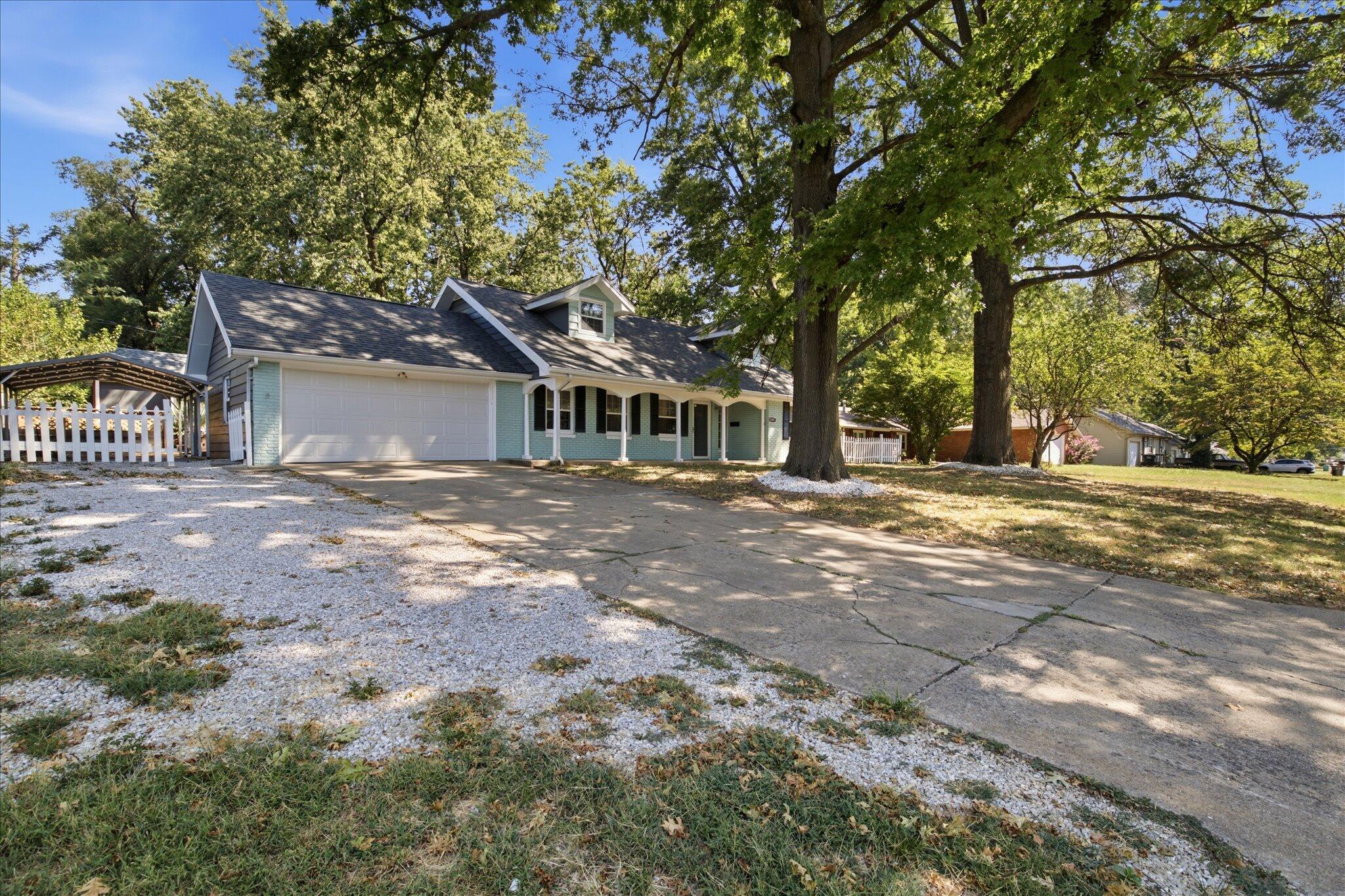 1015 W Downing Street, Springfield MO 65807