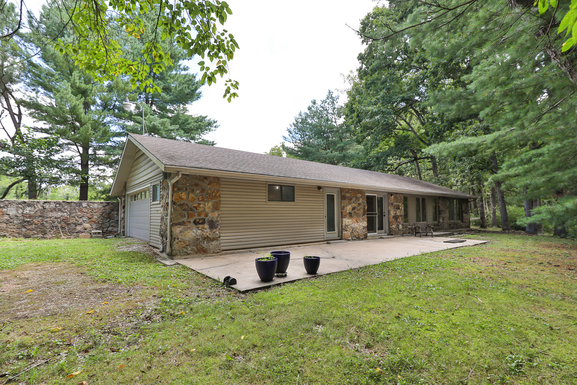9079 E Division Street, Strafford MO 65757